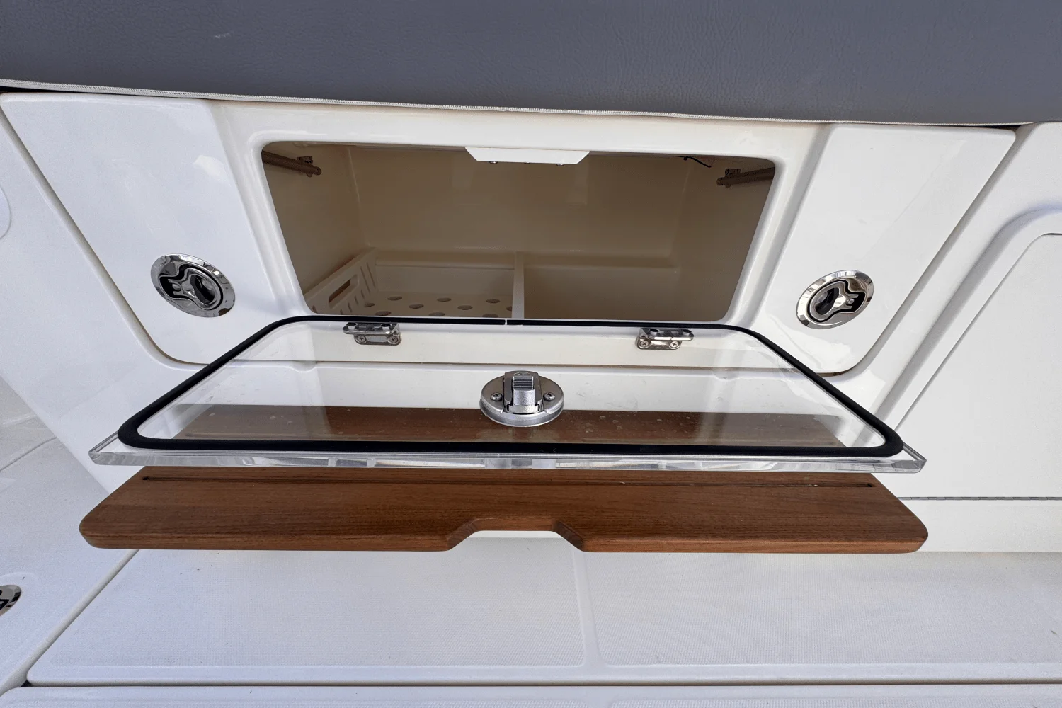 2025 Boston Whaler 350 Realm Image Thumbnail #13