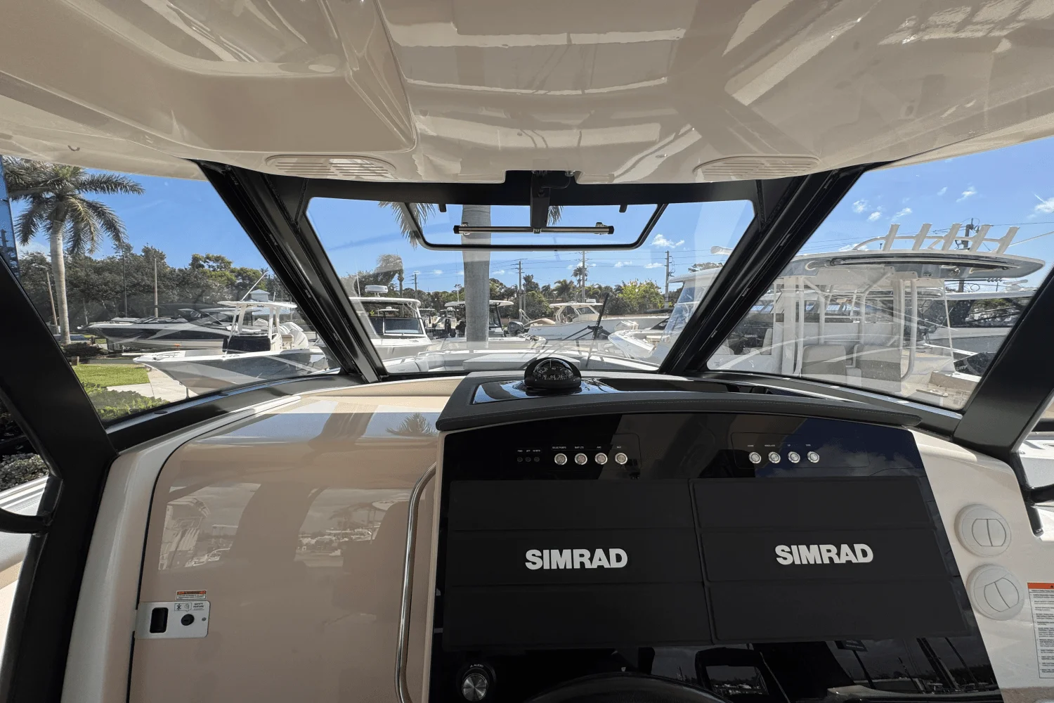 2025 Boston Whaler 350 Realm Image Thumbnail #23