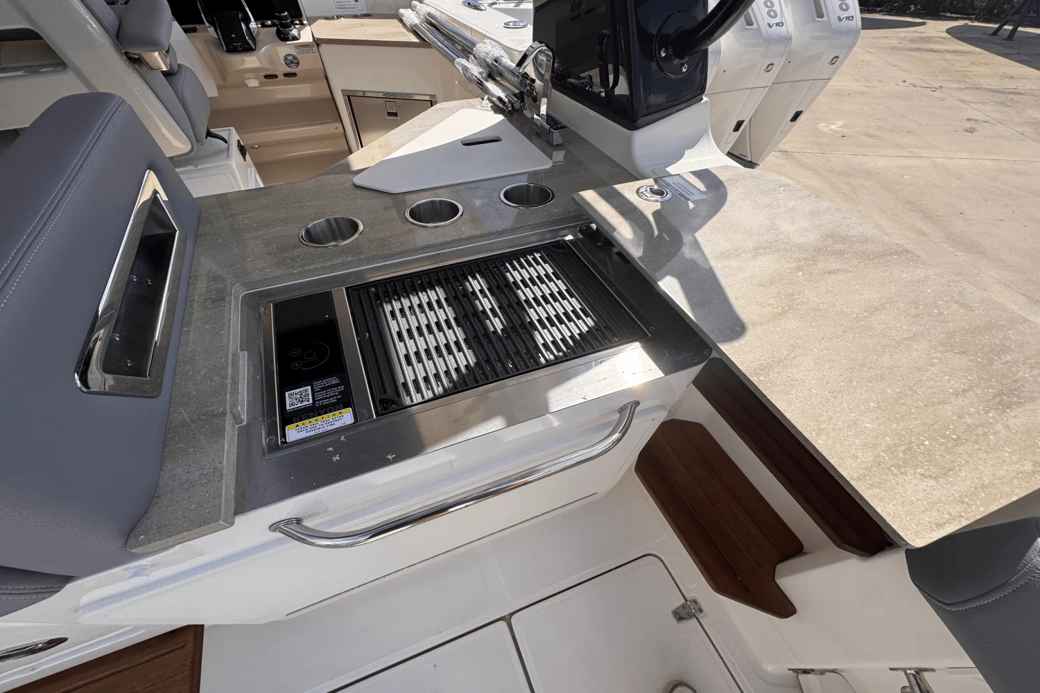 2025 Boston Whaler 350 Realm Image Thumbnail #16