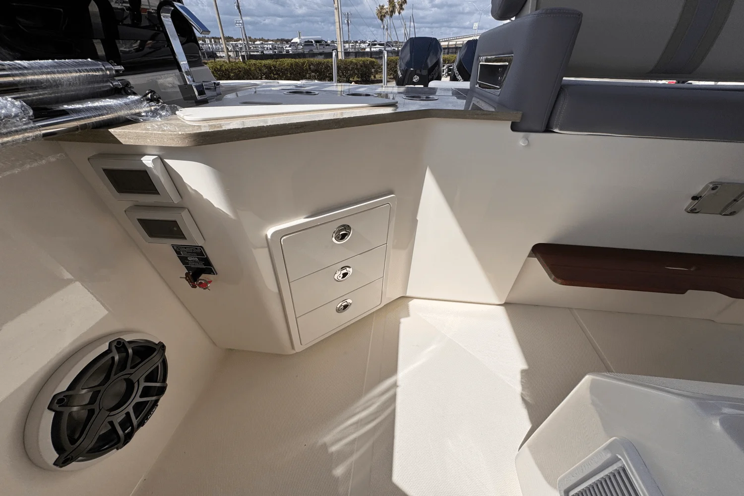 2025 Boston Whaler 350 Realm Image Thumbnail #25