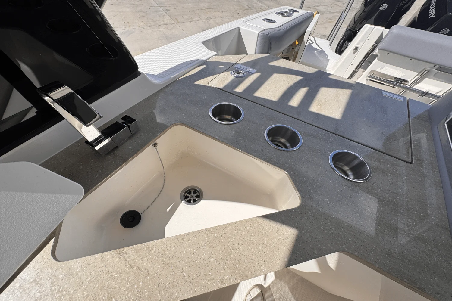 2025 Boston Whaler 350 Realm Image Thumbnail #17