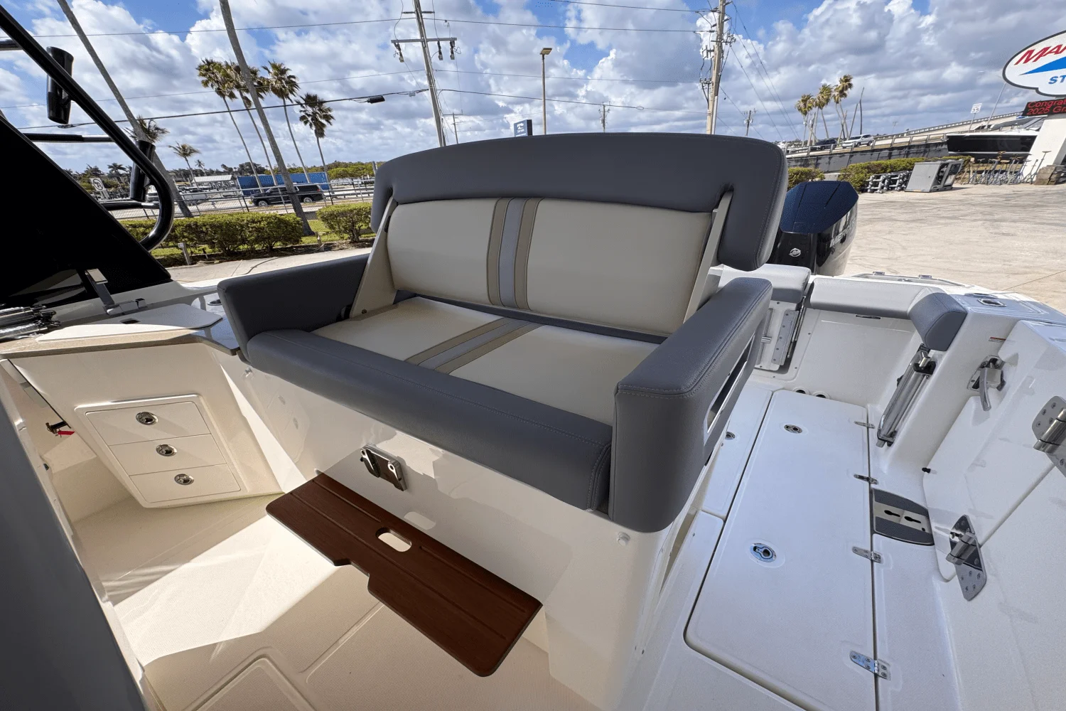 2025 Boston Whaler 350 Realm Image Thumbnail #12