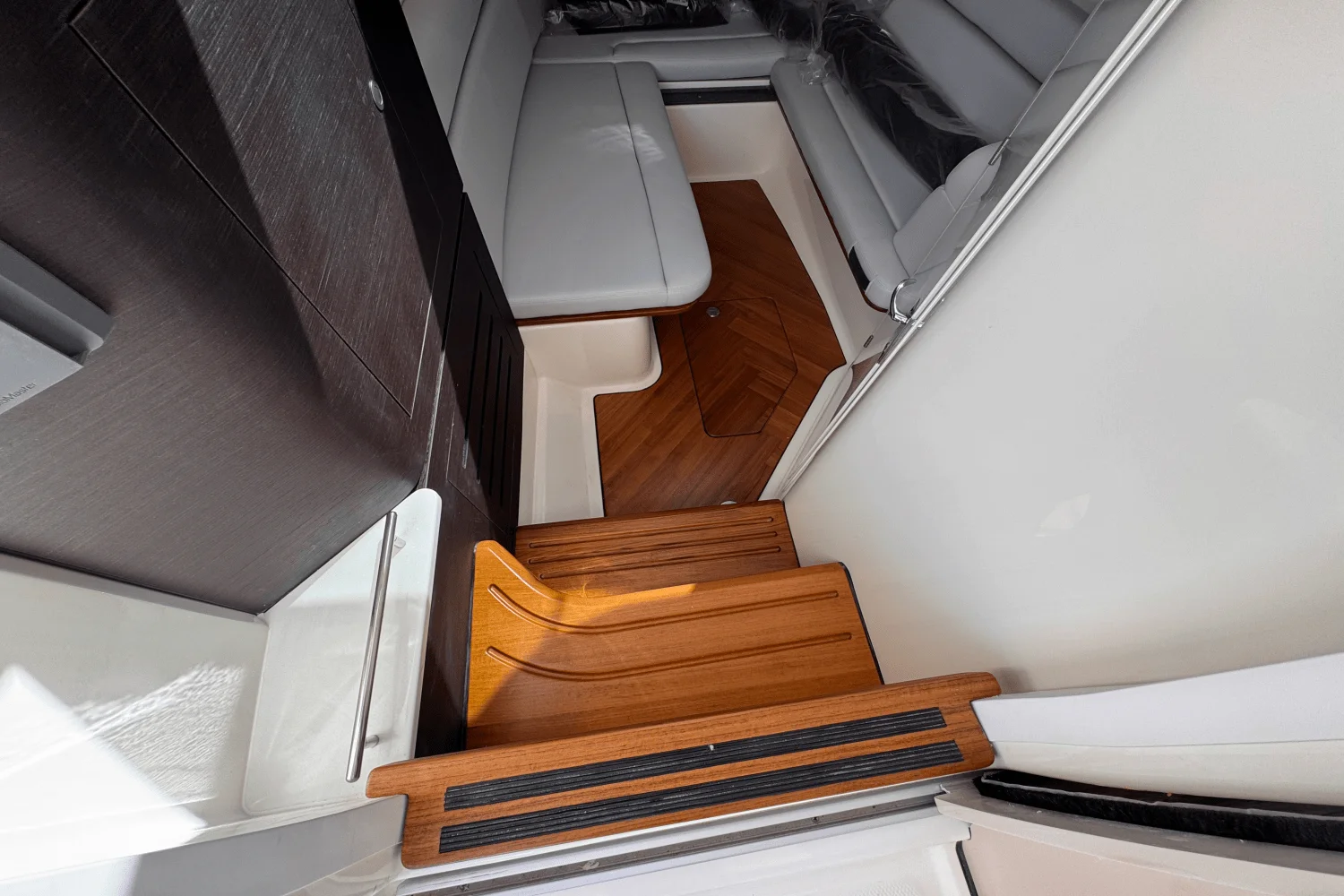 2025 Boston Whaler 350 Realm Image Thumbnail #32