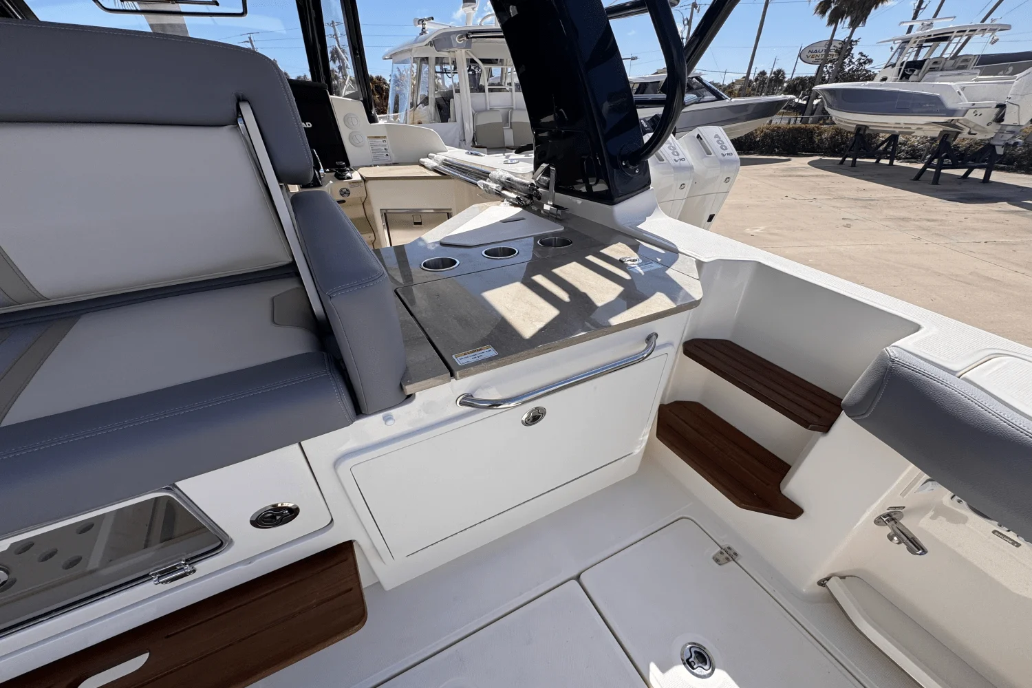 2025 Boston Whaler 350 Realm Image Thumbnail #14