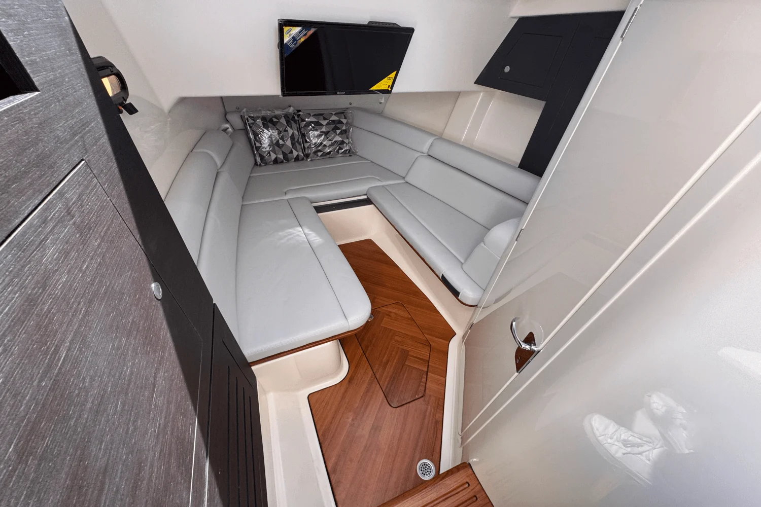 2025 Boston Whaler 350 Realm Image Thumbnail #34