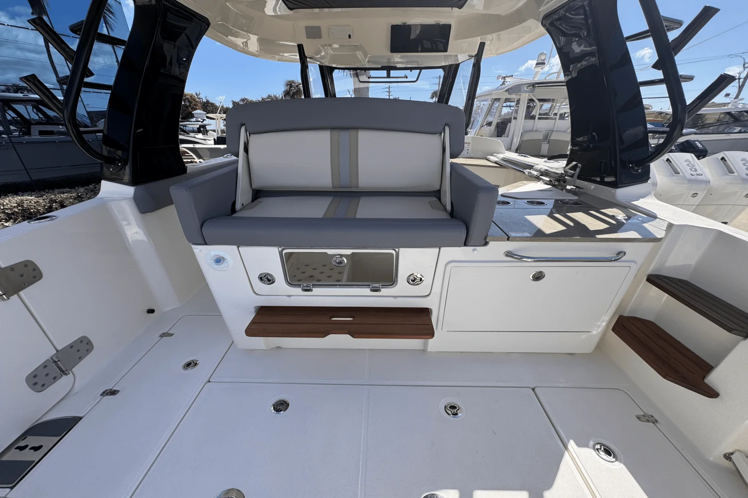 2025 Boston Whaler 350 Realm Image Thumbnail #10