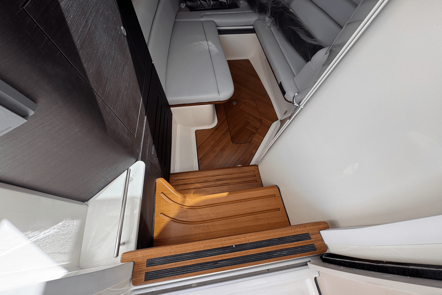 2025 Boston Whaler 350 Realm Image Thumbnail #28