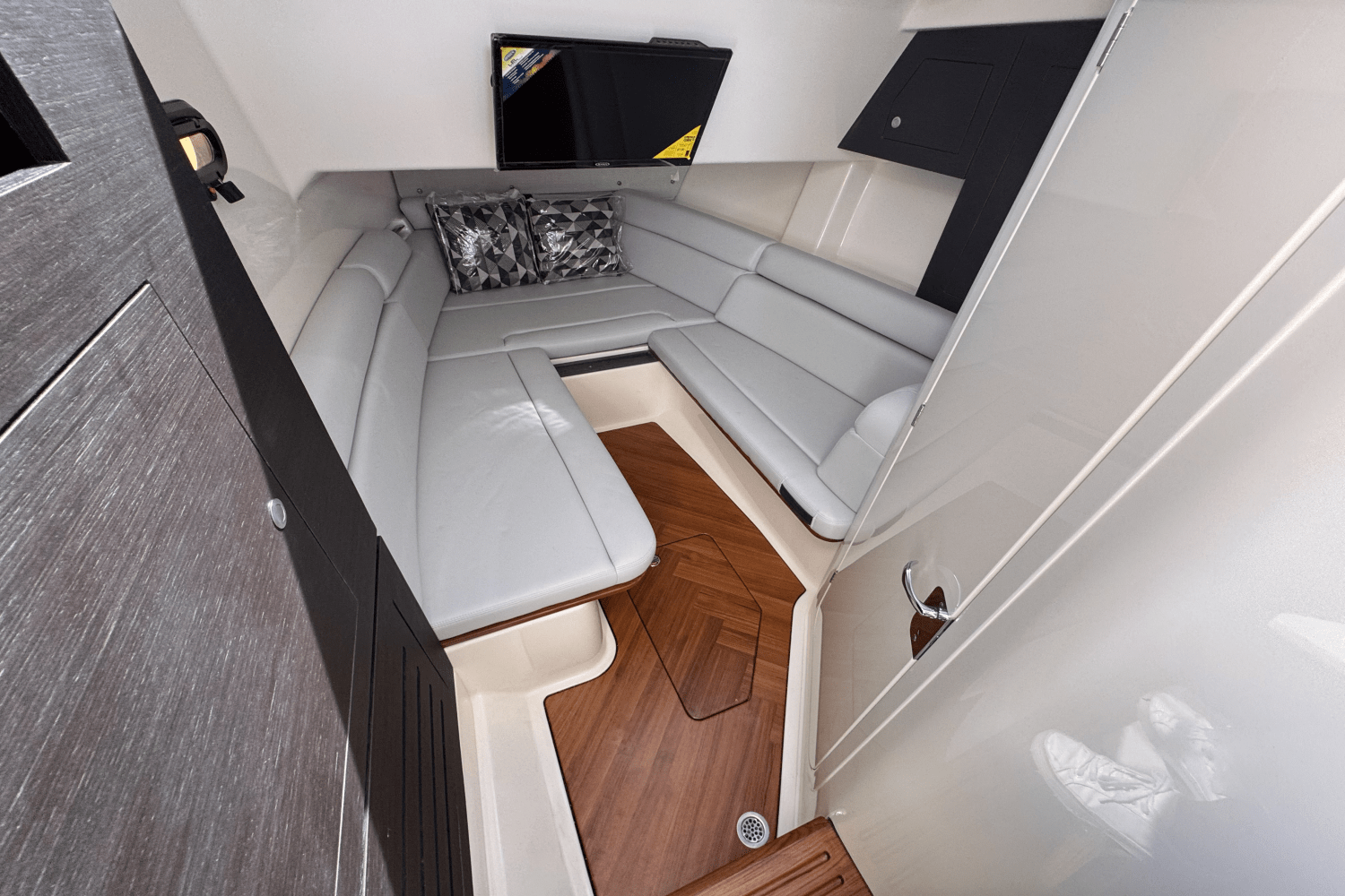 2025 Boston Whaler 350 Realm Image Thumbnail #30