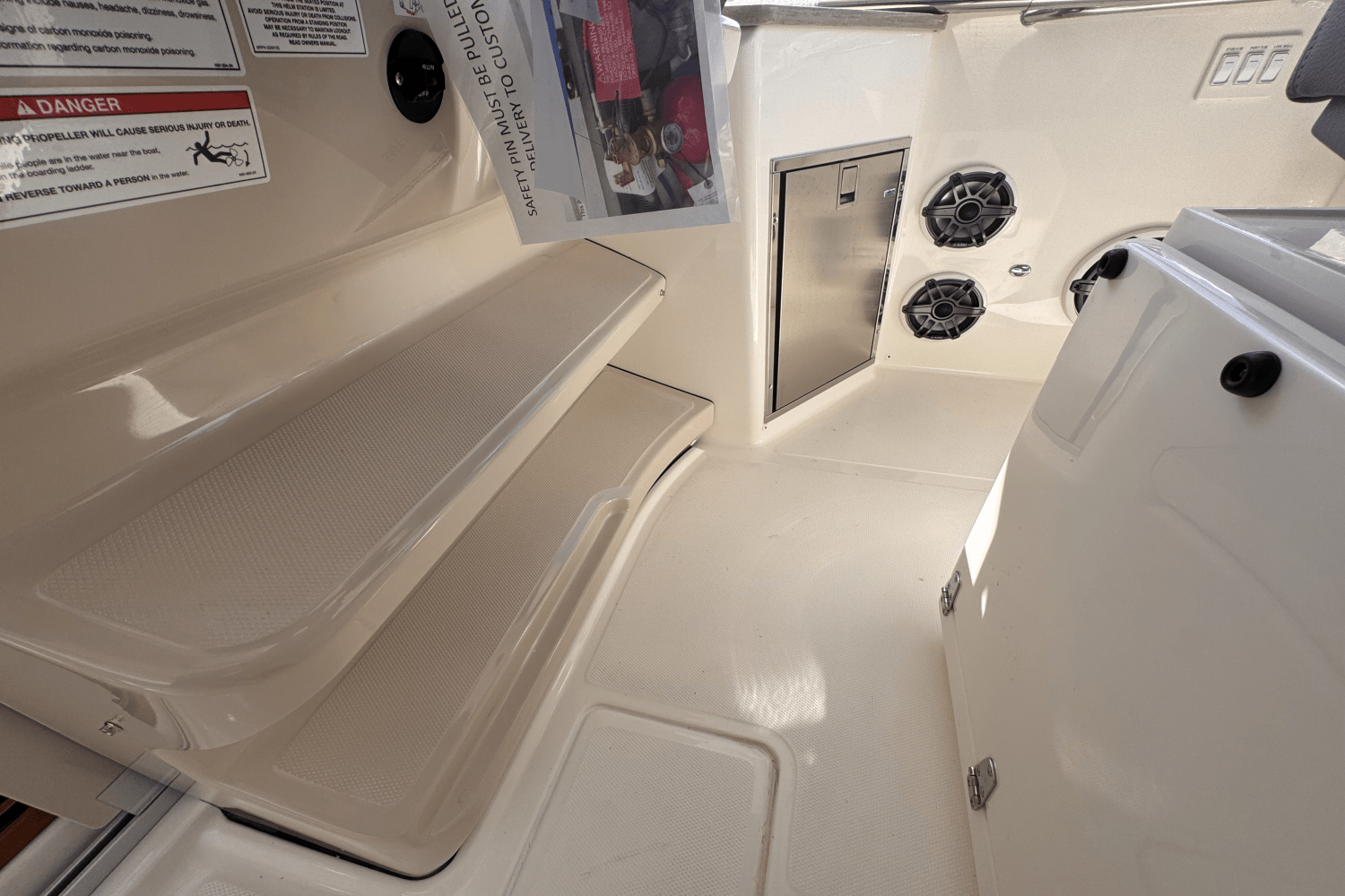 2025 Boston Whaler 350 Realm Image Thumbnail #22