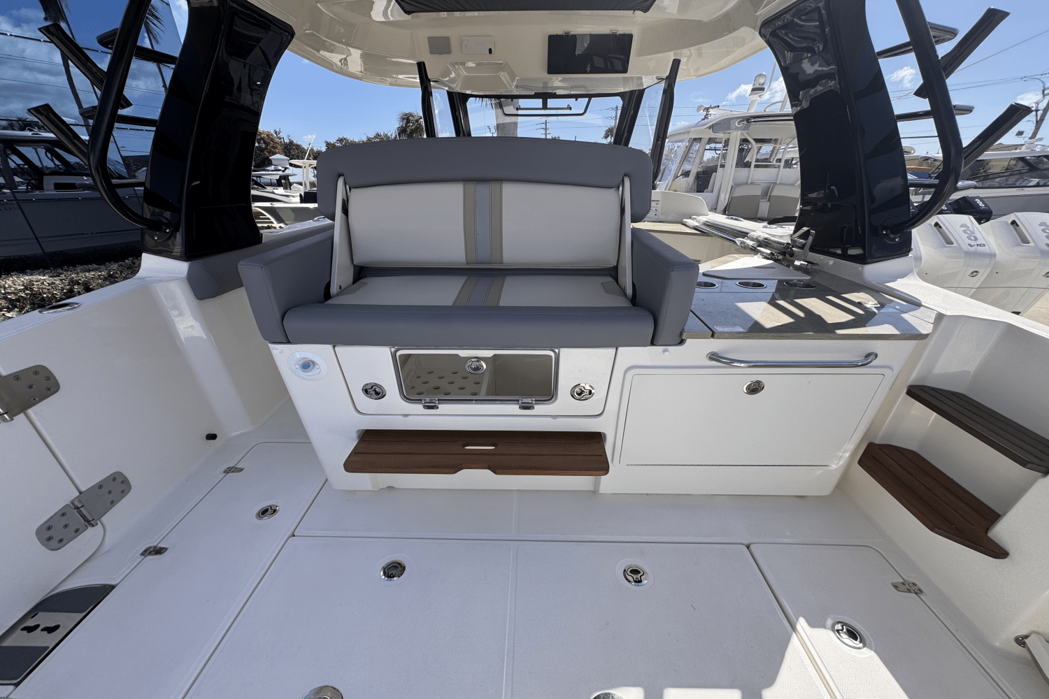 2025 Boston Whaler 350 Realm Image Thumbnail #6