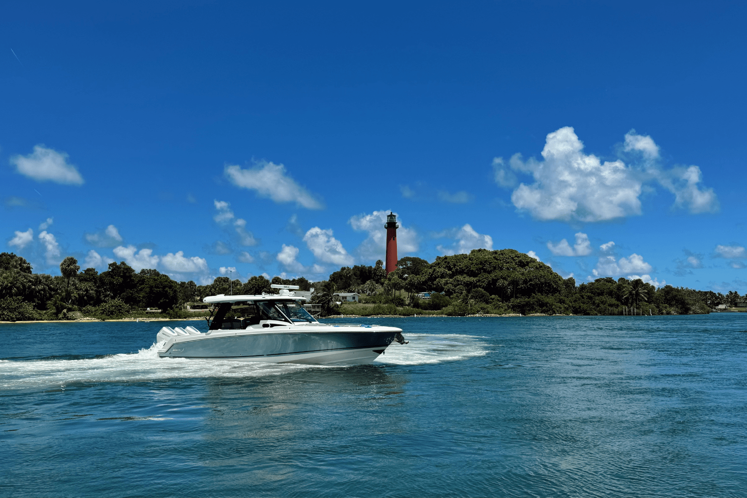 2025 Boston Whaler 350 Realm Image Thumbnail #1