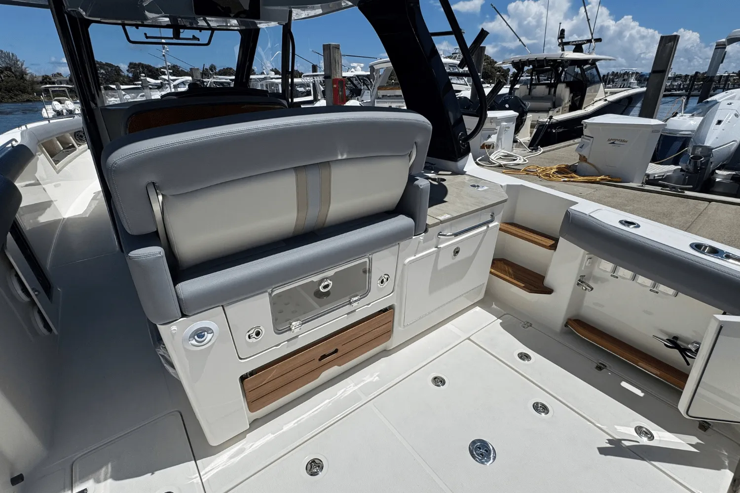 2025 Boston Whaler 350 Realm Image Thumbnail #9