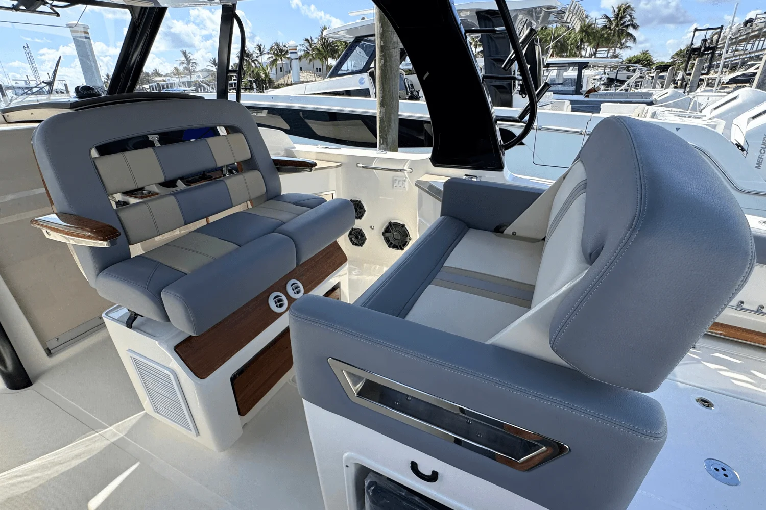 2025 Boston Whaler 350 Realm Image Thumbnail #17