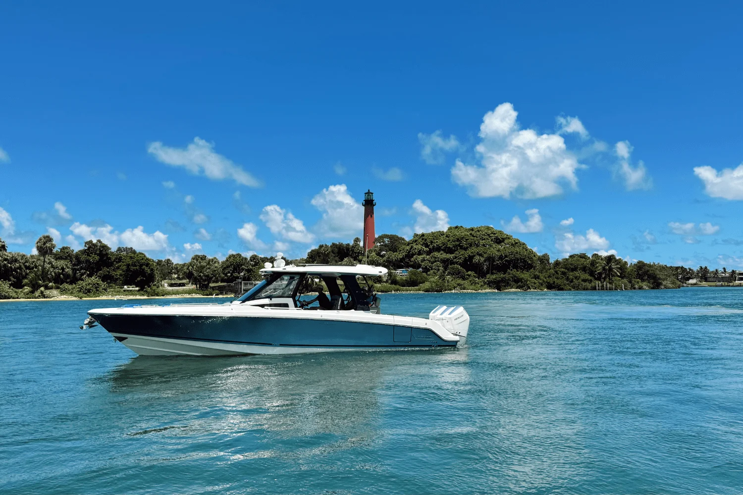 2025 Boston Whaler 350 Realm Image Thumbnail #3