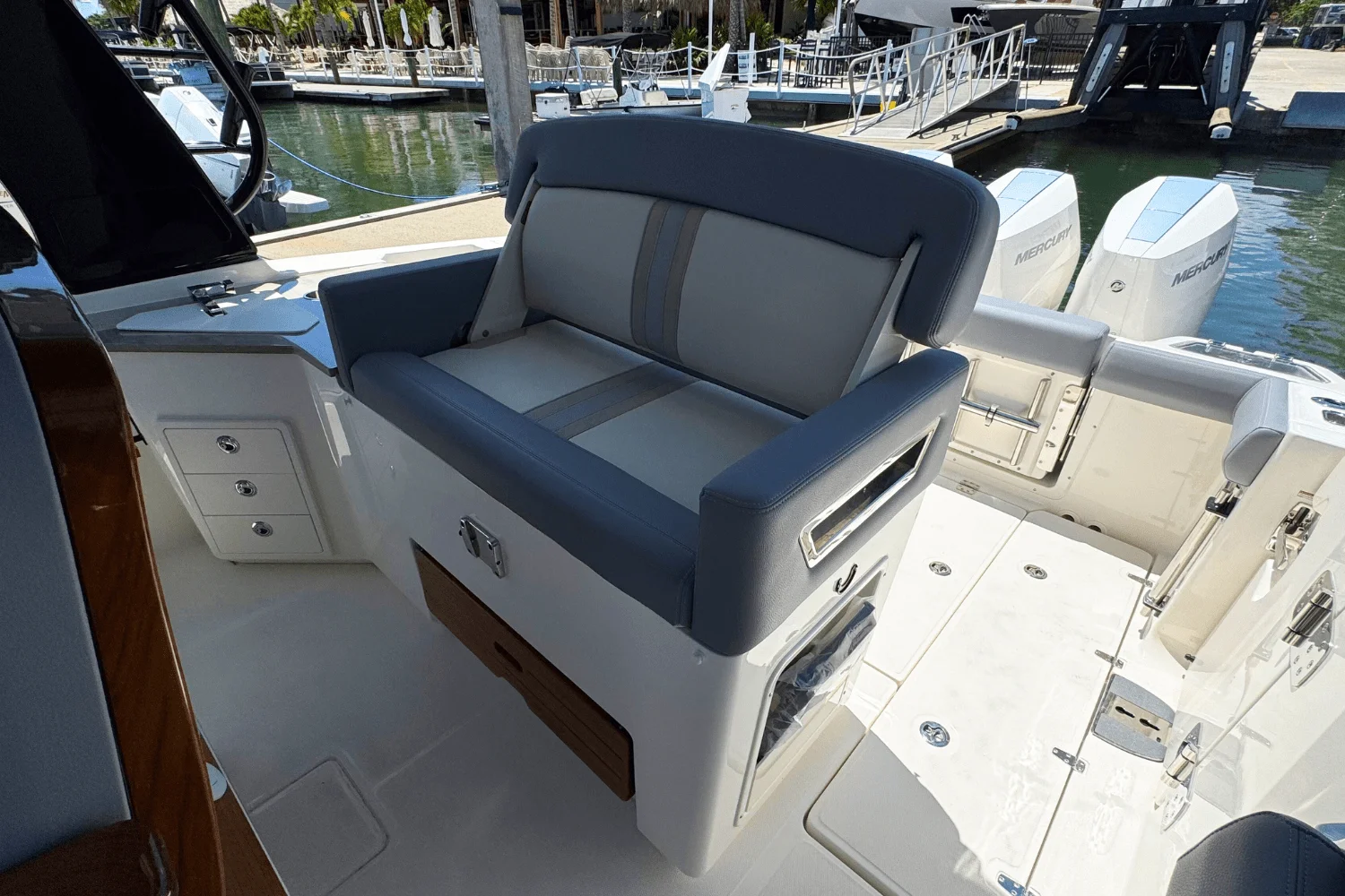 2025 Boston Whaler 350 Realm Image Thumbnail #18