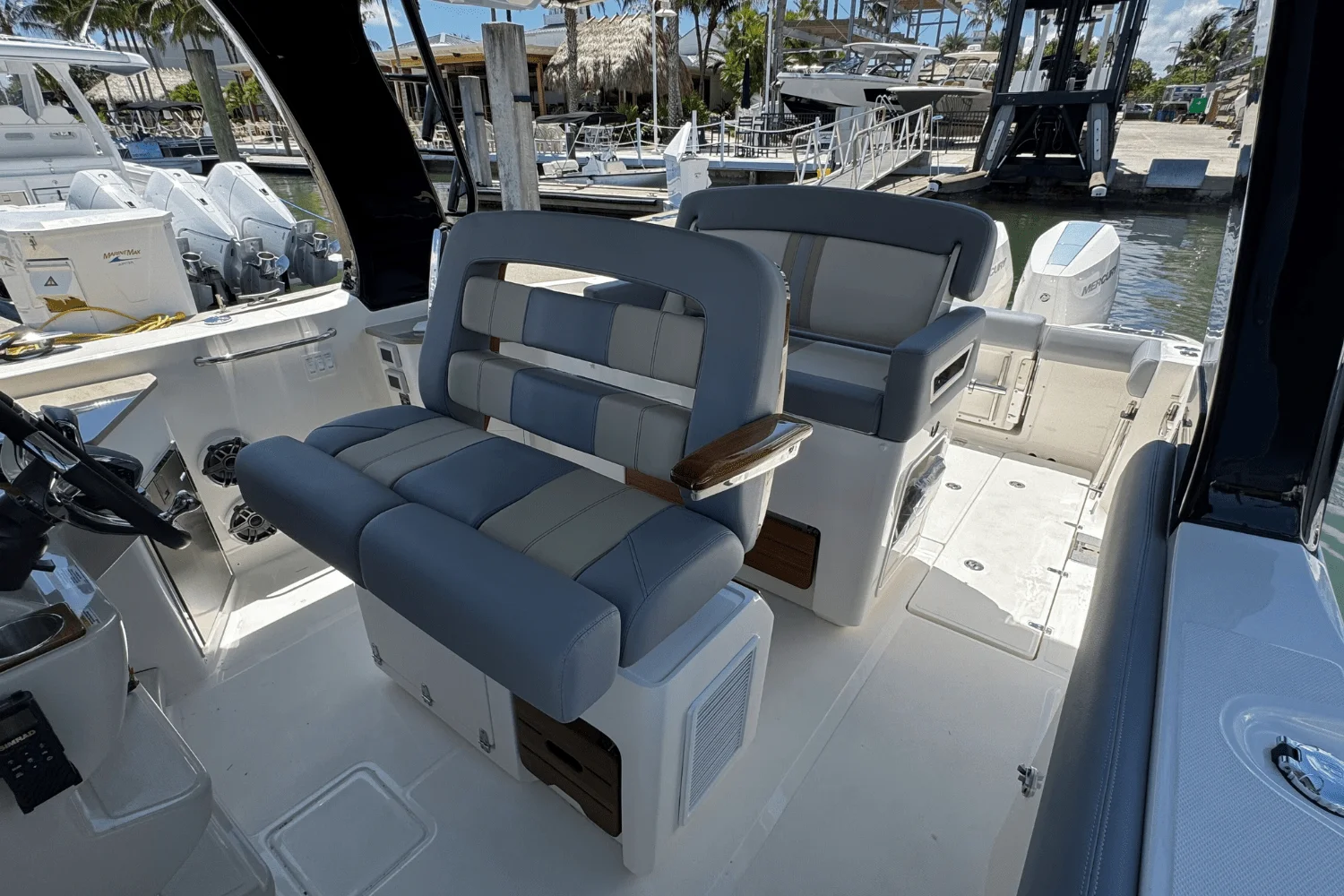 2025 Boston Whaler 350 Realm Image Thumbnail #16