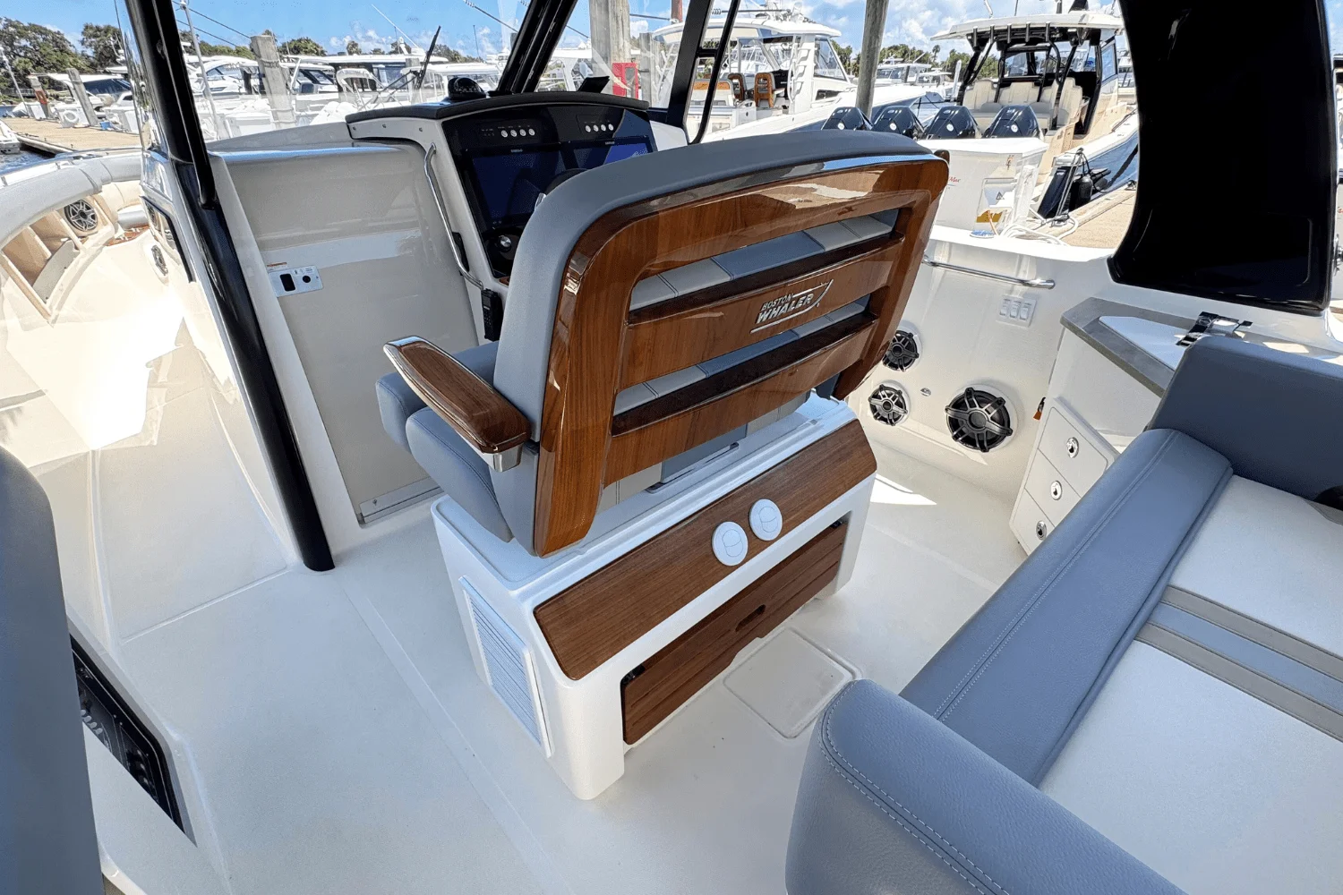 2025 Boston Whaler 350 Realm Image Thumbnail #21