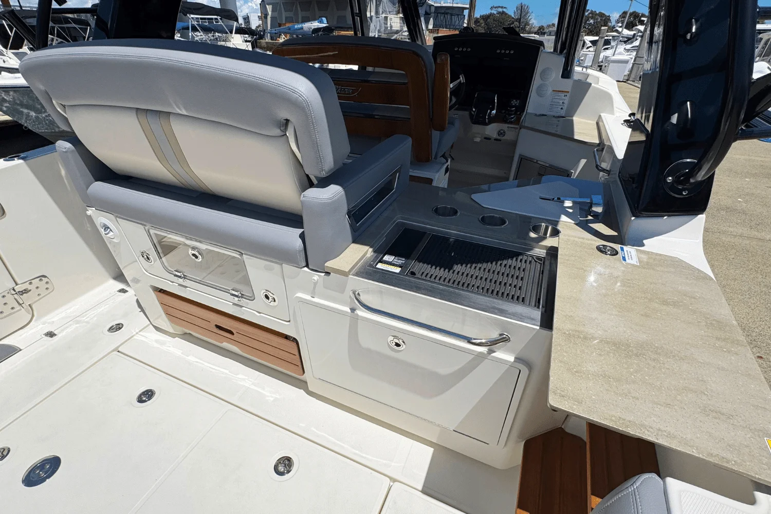 2025 Boston Whaler 350 Realm Image Thumbnail #11