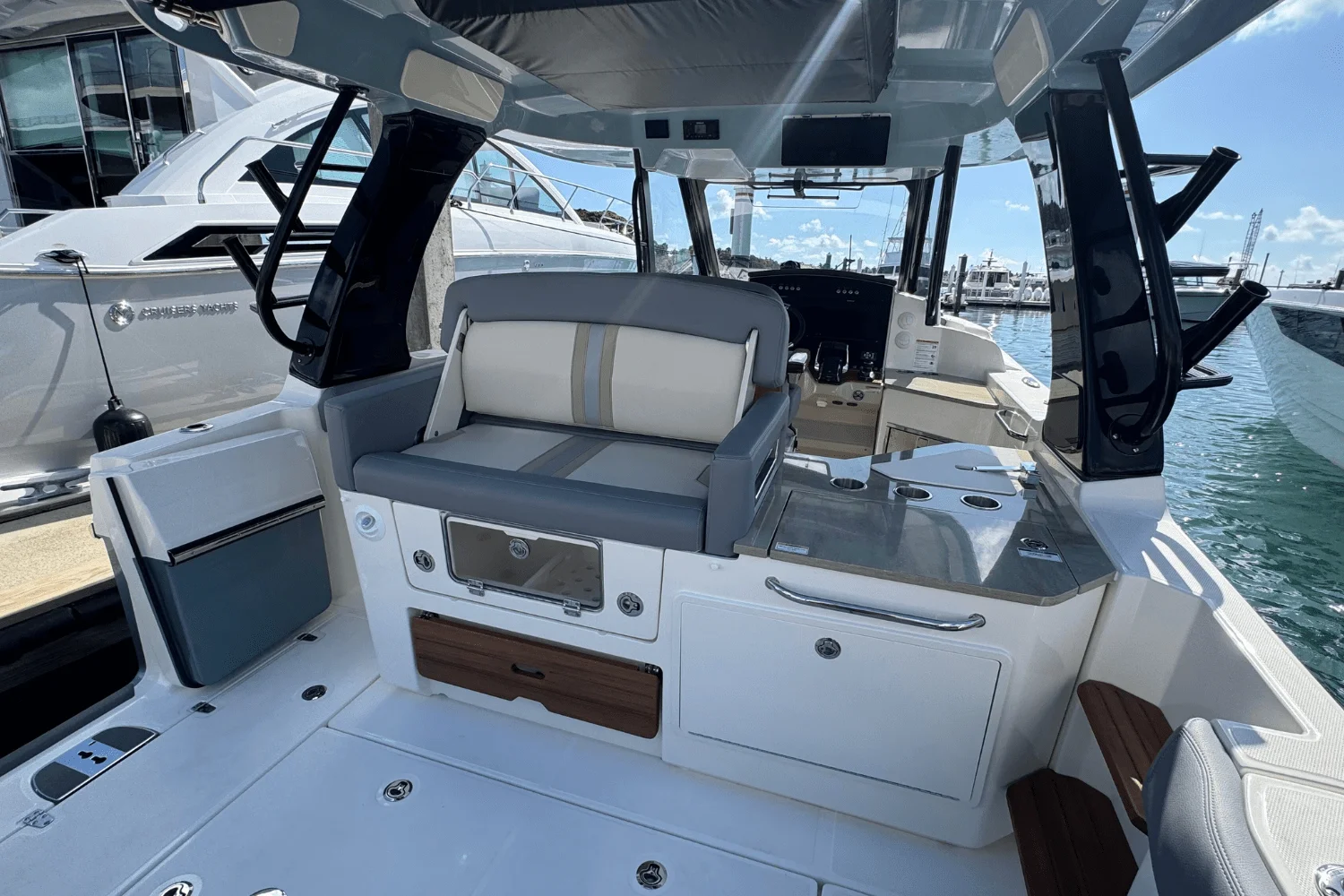 2025 Boston Whaler 350 Realm Image Thumbnail #7