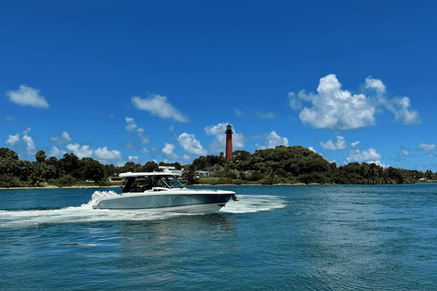 2025 Boston Whaler 350 Realm Image Thumbnail #1