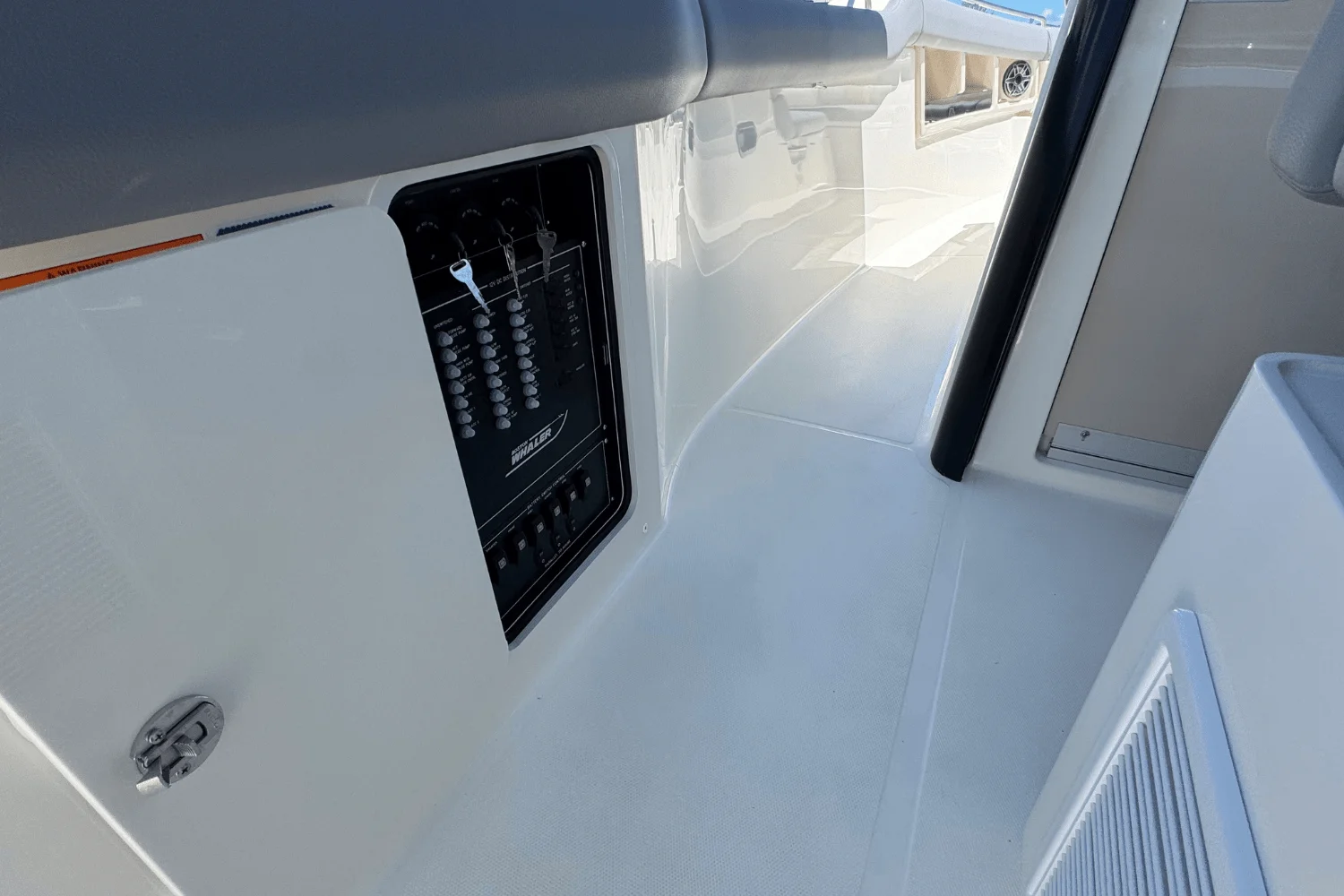 2025 Boston Whaler 350 Realm Image Thumbnail #31