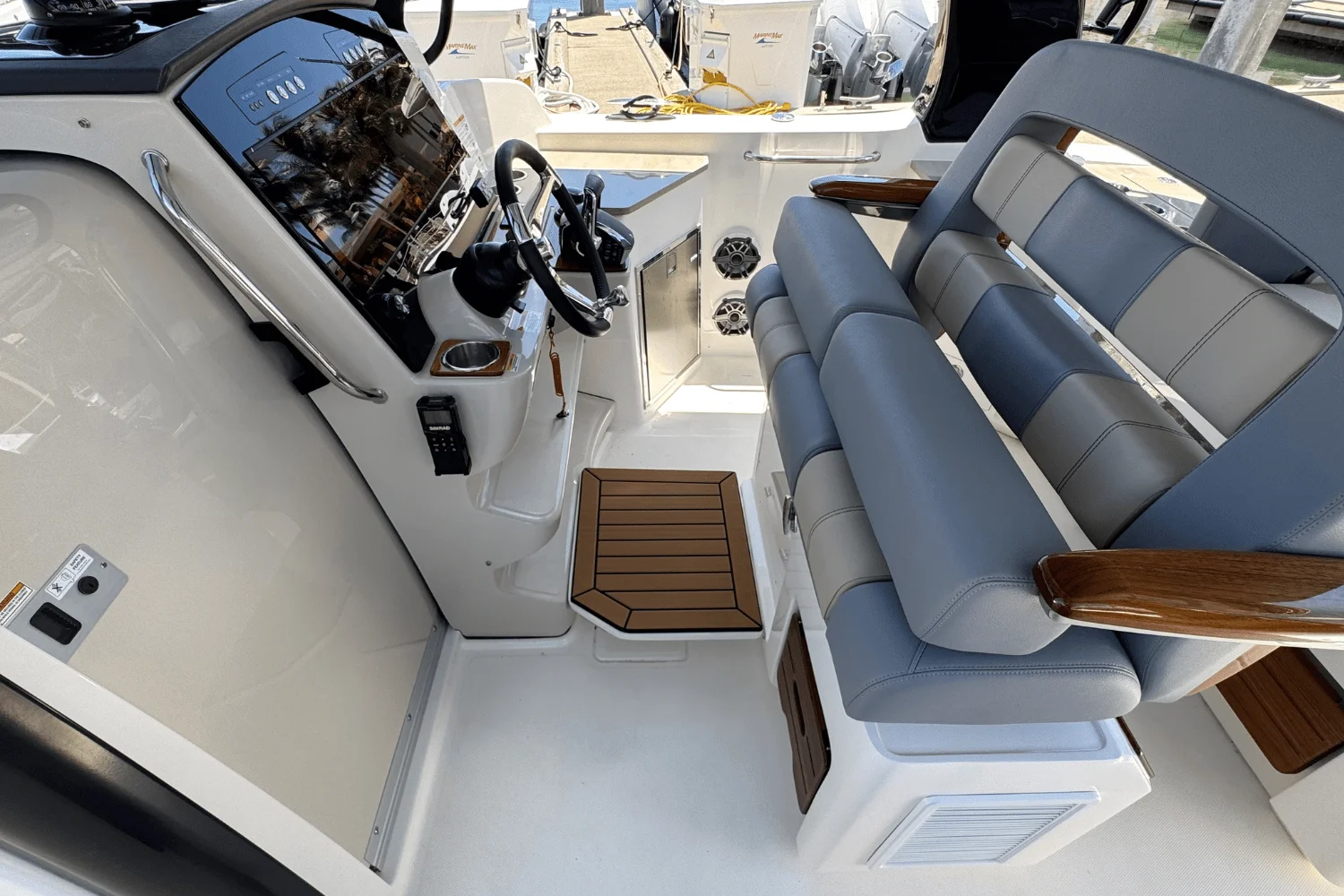 2025 Boston Whaler 350 Realm Image Thumbnail #20
