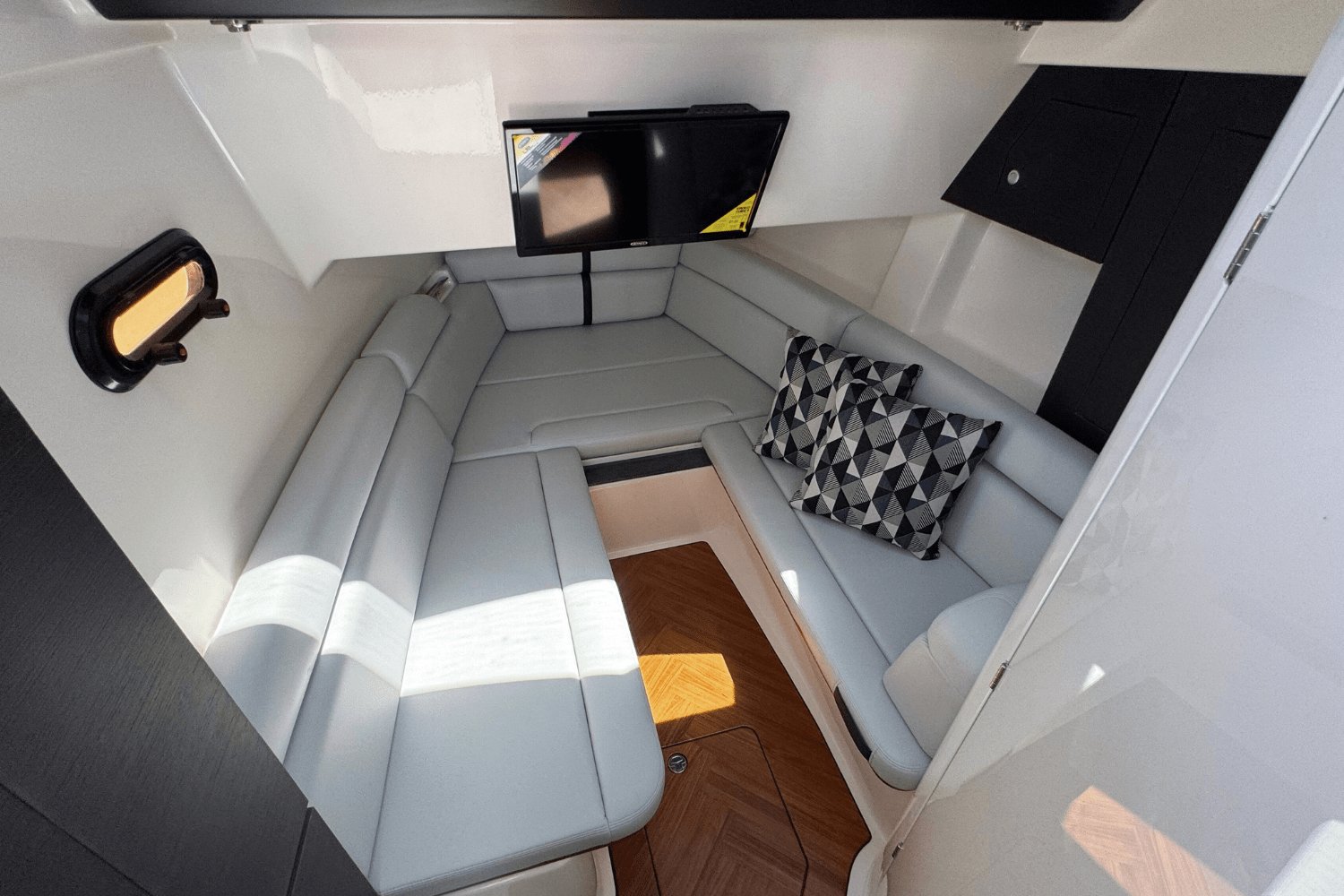 2025 Boston Whaler 350 Realm Image Thumbnail #27