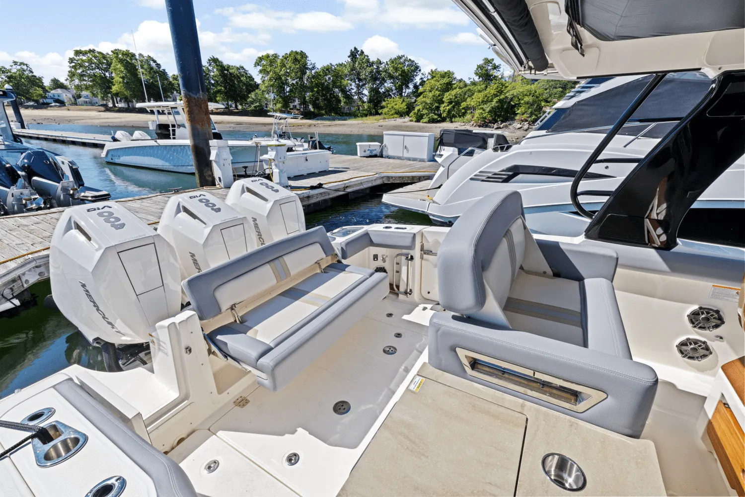 2025 Boston Whaler 350 Realm Image Thumbnail #12