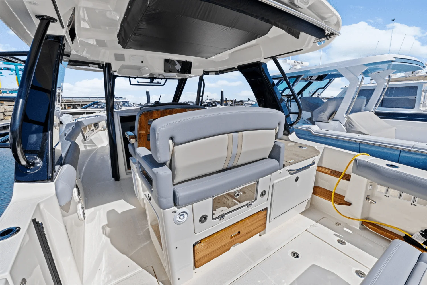 2025 Boston Whaler 350 Realm Image Thumbnail #14