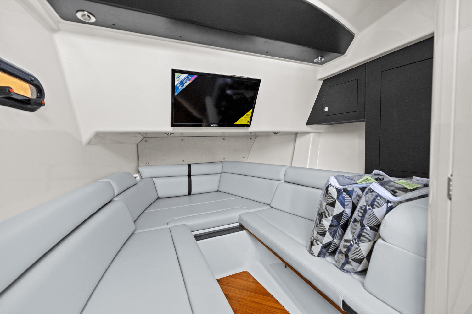 2025 Boston Whaler 350 Realm Image Thumbnail #32