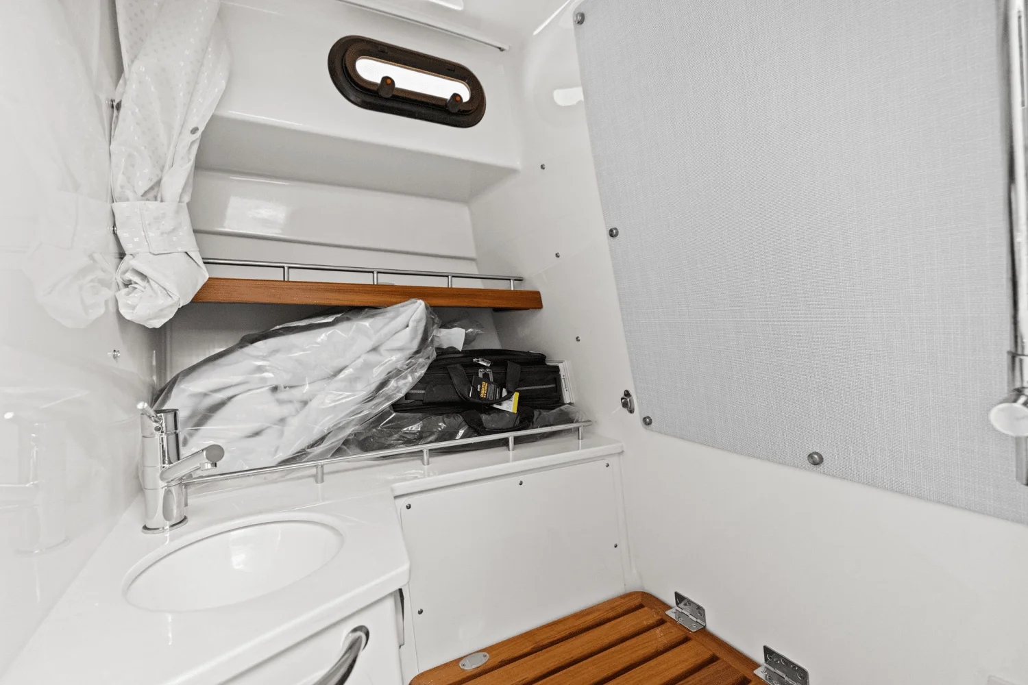 2025 Boston Whaler 350 Realm Image Thumbnail #39