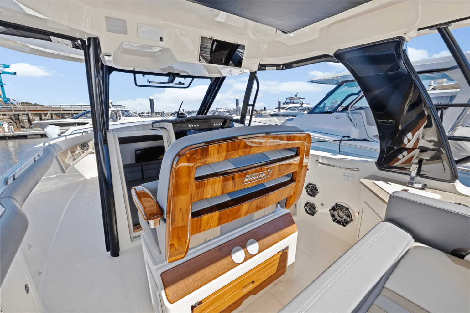 2025 Boston Whaler 350 Realm Image Thumbnail #20