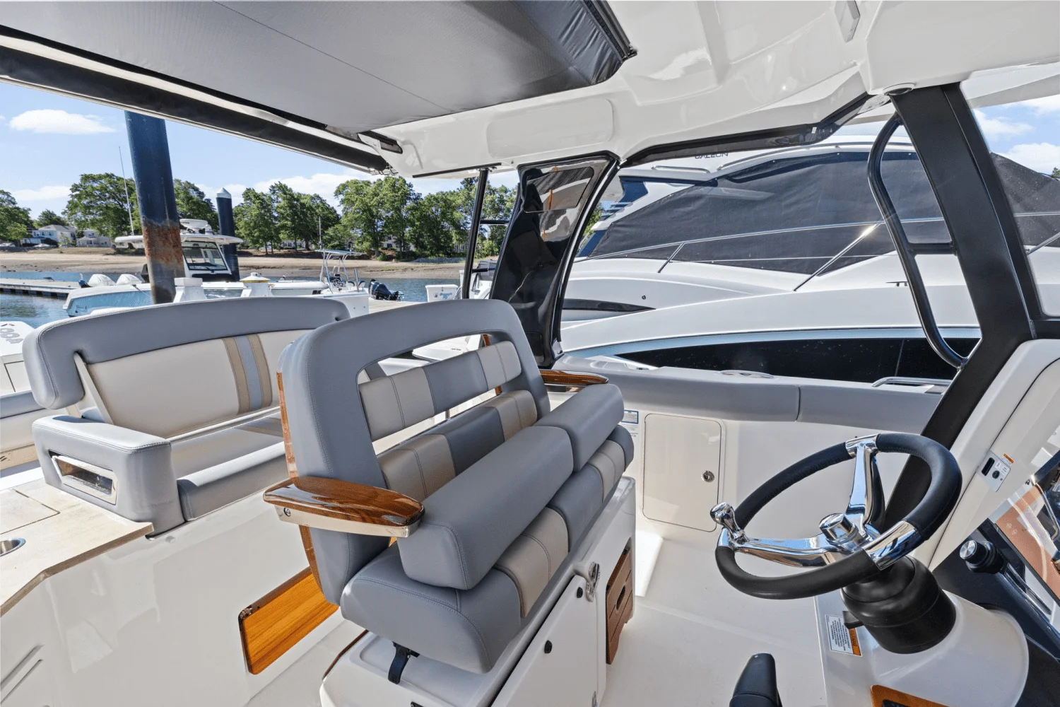 2025 Boston Whaler 350 Realm Image Thumbnail #23