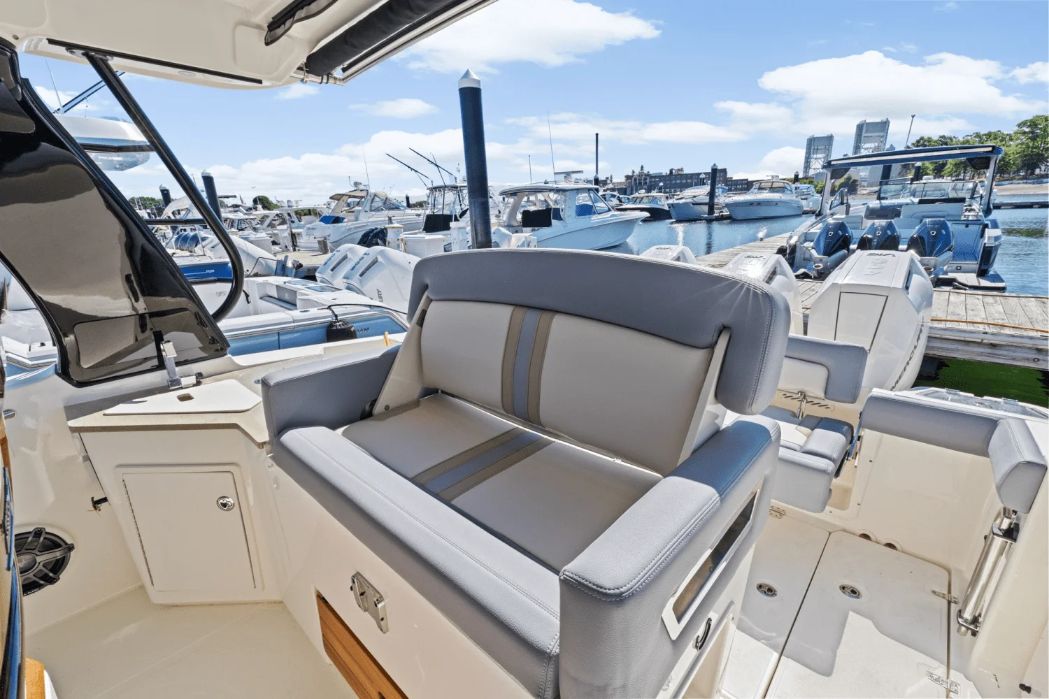 2025 Boston Whaler 350 Realm Image Thumbnail #17