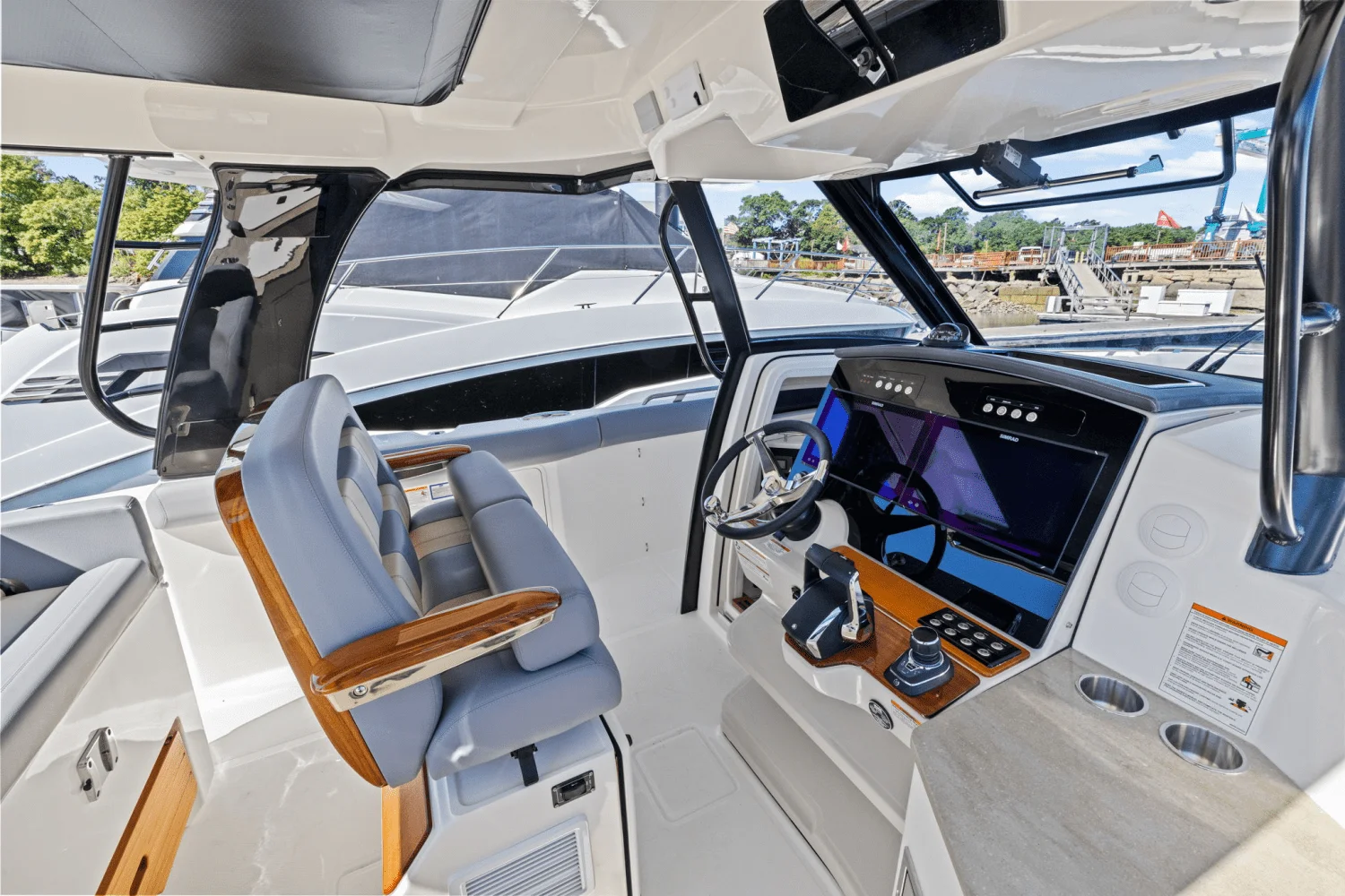 2025 Boston Whaler 350 Realm Image Thumbnail #24