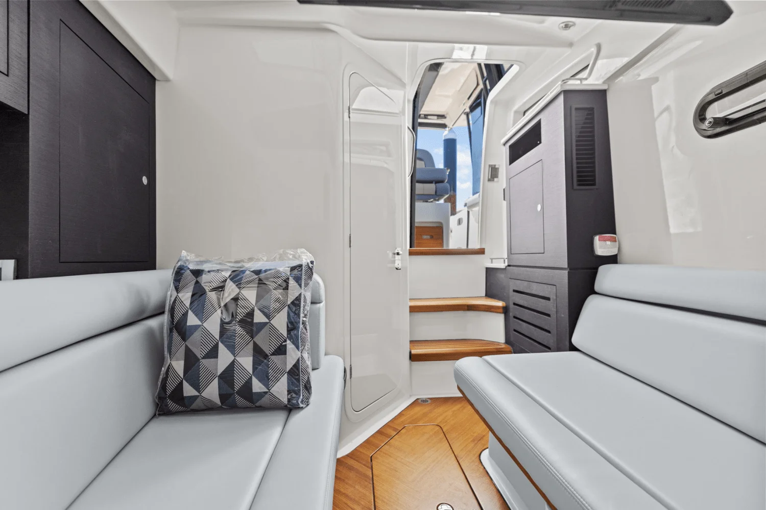 2025 Boston Whaler 350 Realm Image Thumbnail #35