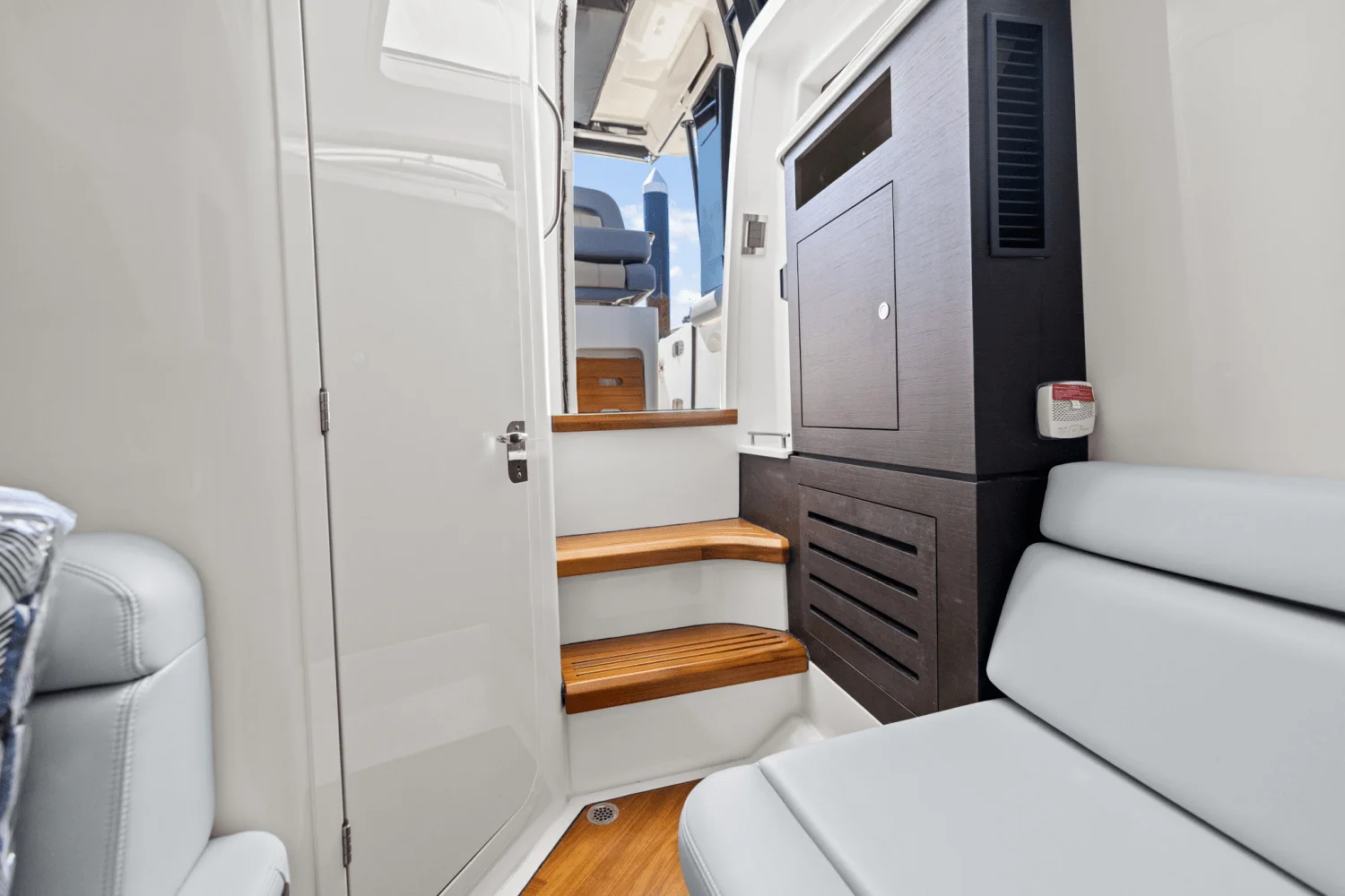 2025 Boston Whaler 350 Realm Image Thumbnail #36