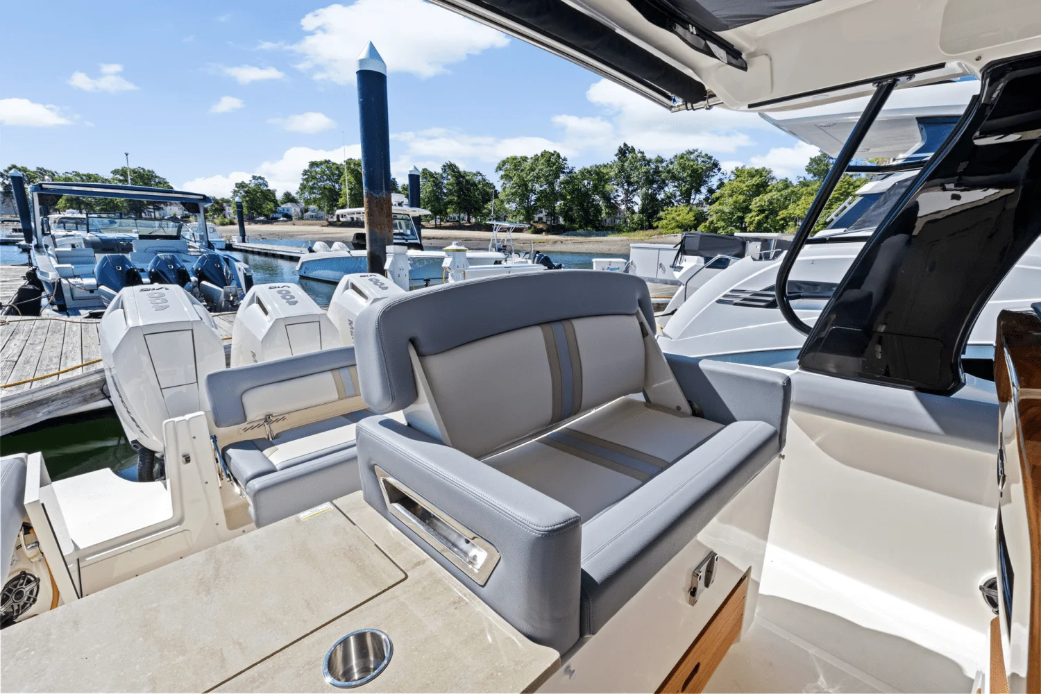 2025 Boston Whaler 350 Realm Image Thumbnail #18