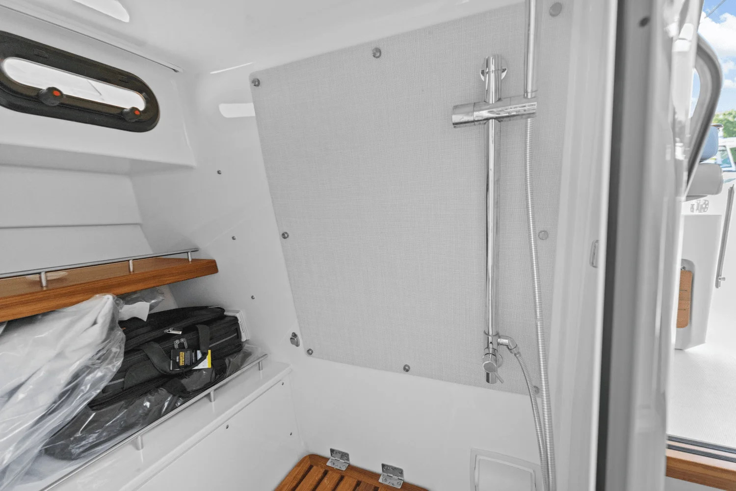 2025 Boston Whaler 350 Realm Image Thumbnail #40