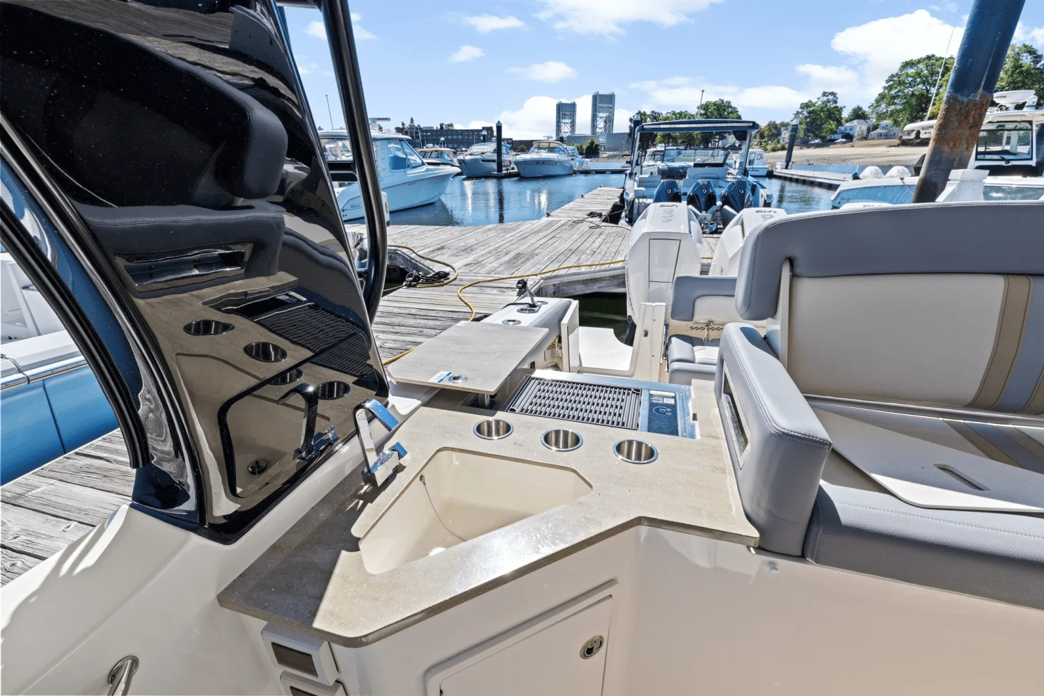 2025 Boston Whaler 350 Realm Image Thumbnail #19