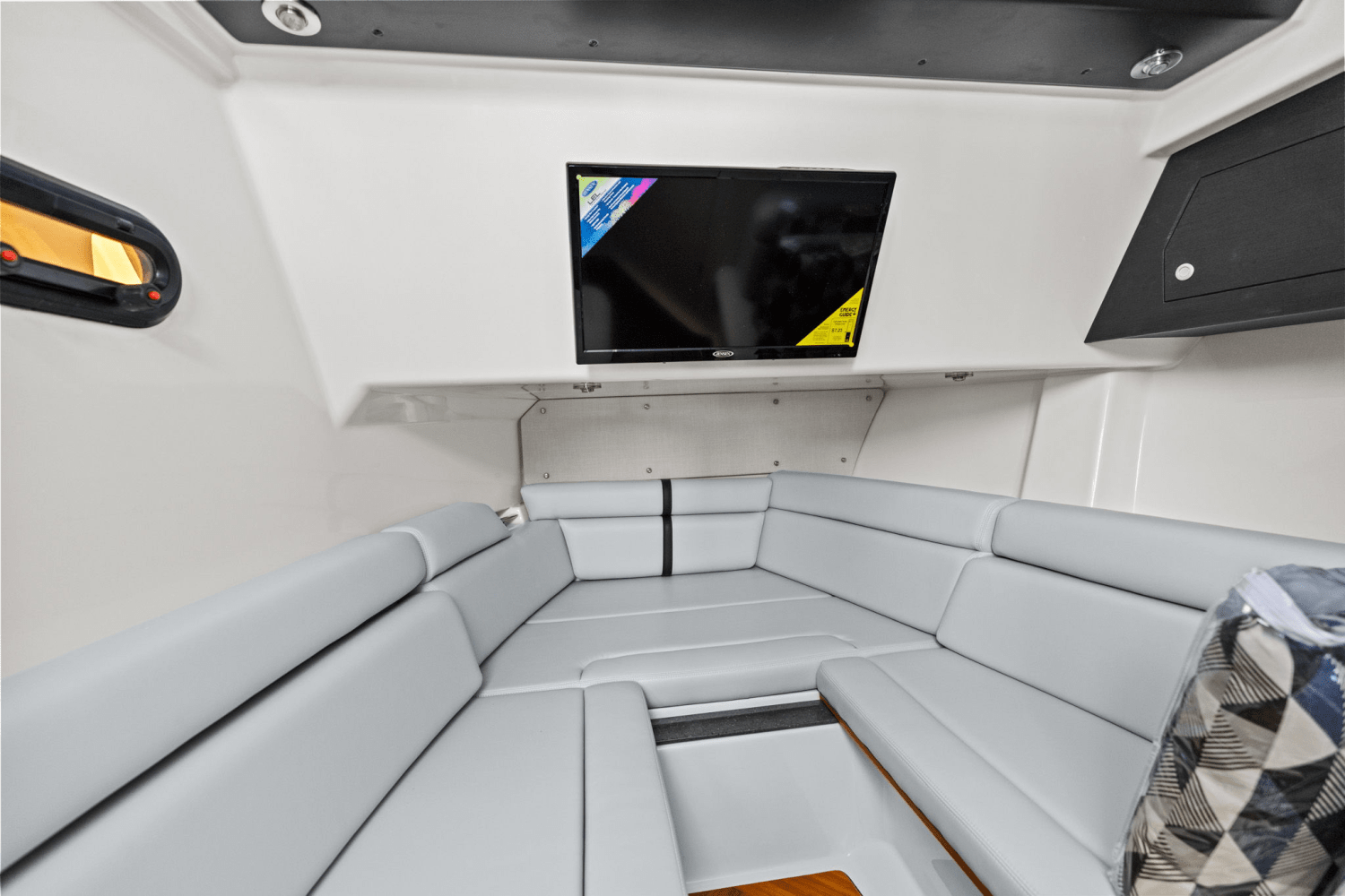 2025 Boston Whaler 350 Realm Image Thumbnail #33