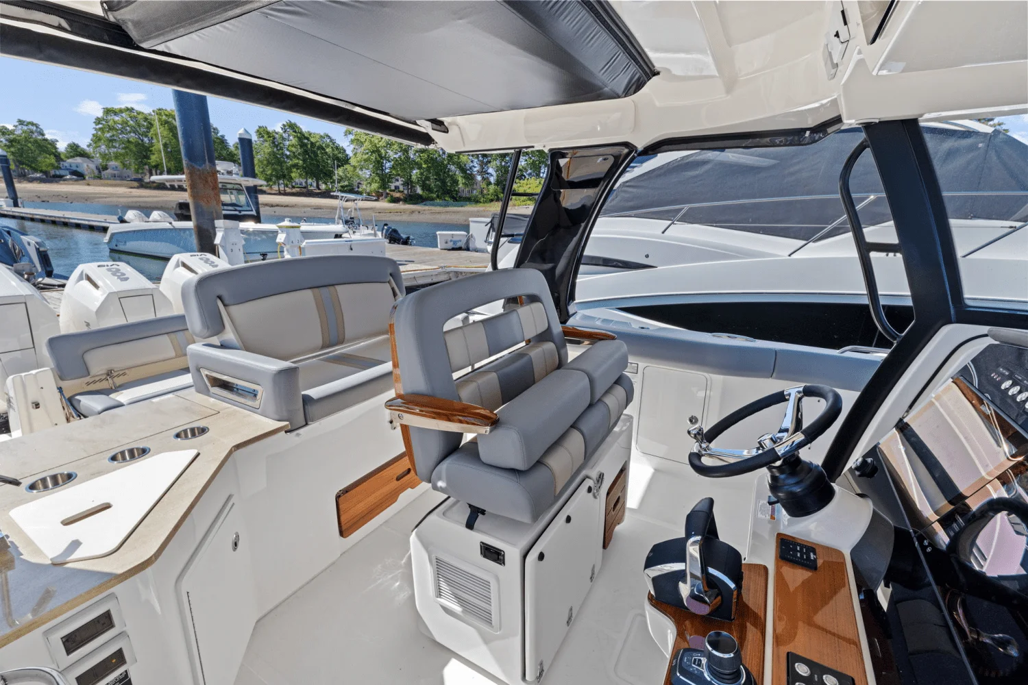 2025 Boston Whaler 350 Realm Image Thumbnail #22
