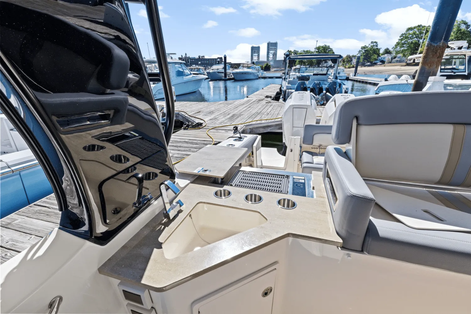 2025 Boston Whaler 350 Realm Image Thumbnail #19
