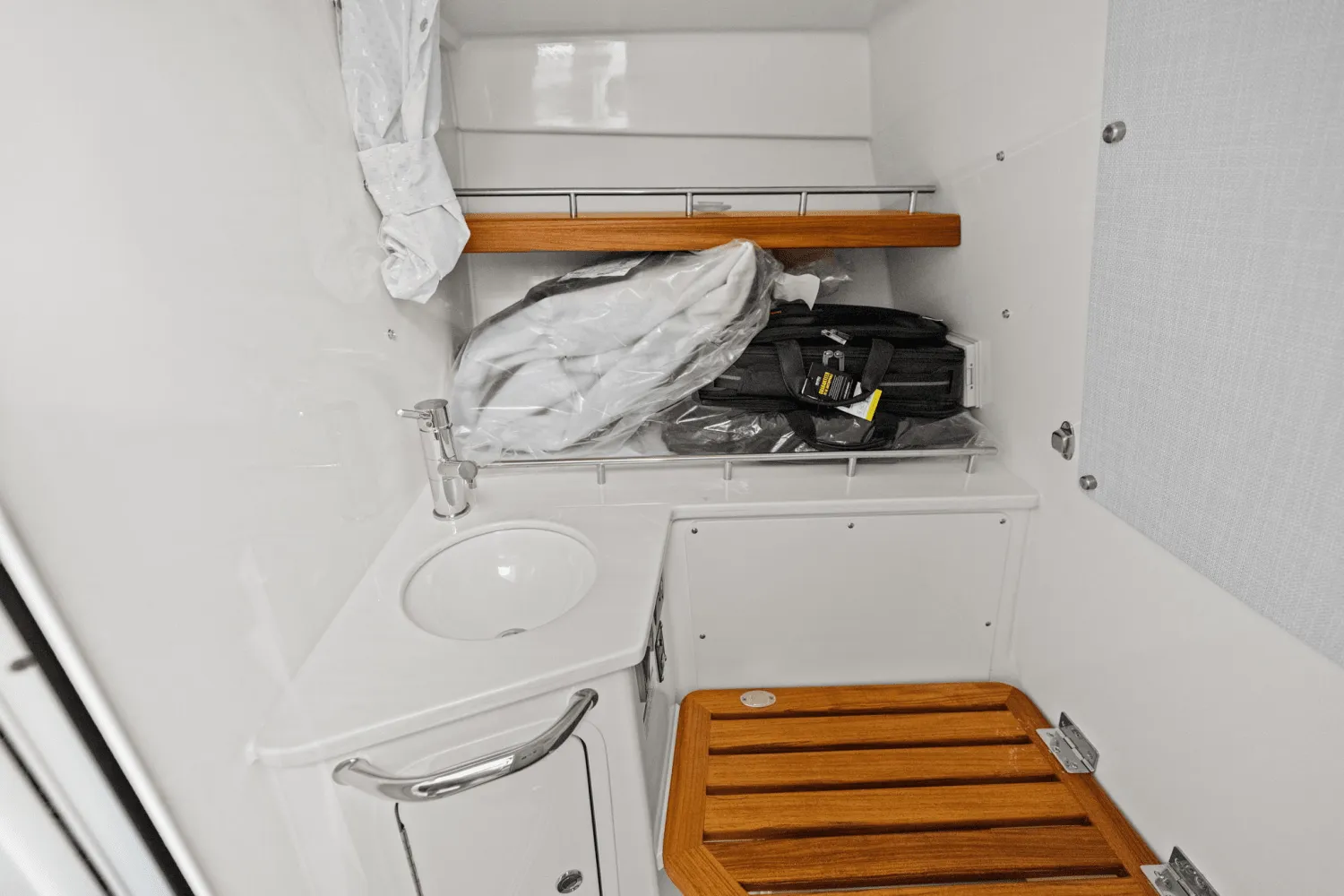 2025 Boston Whaler 350 Realm Image Thumbnail #38
