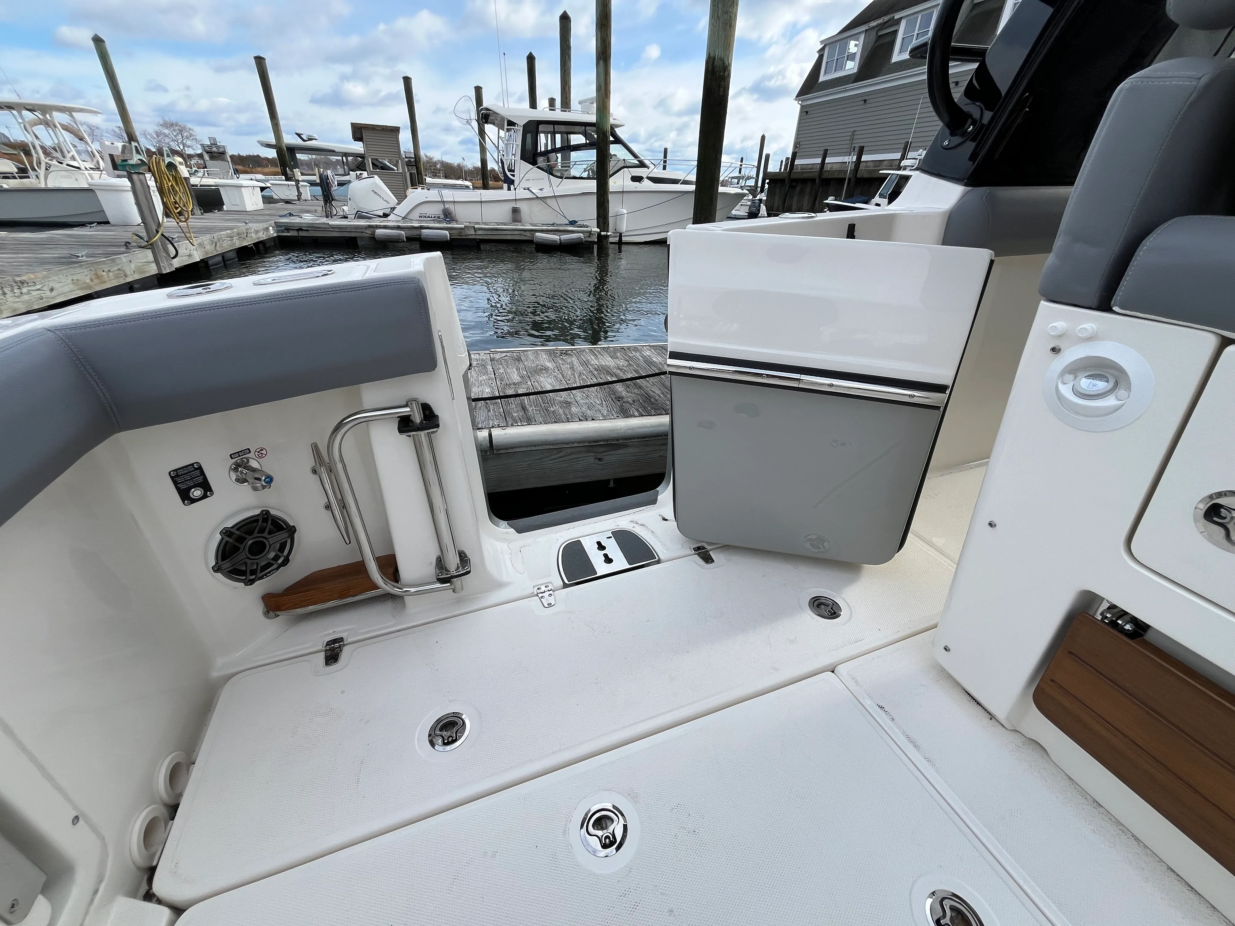 2026 Boston Whaler 350 Realm Image Thumbnail #22