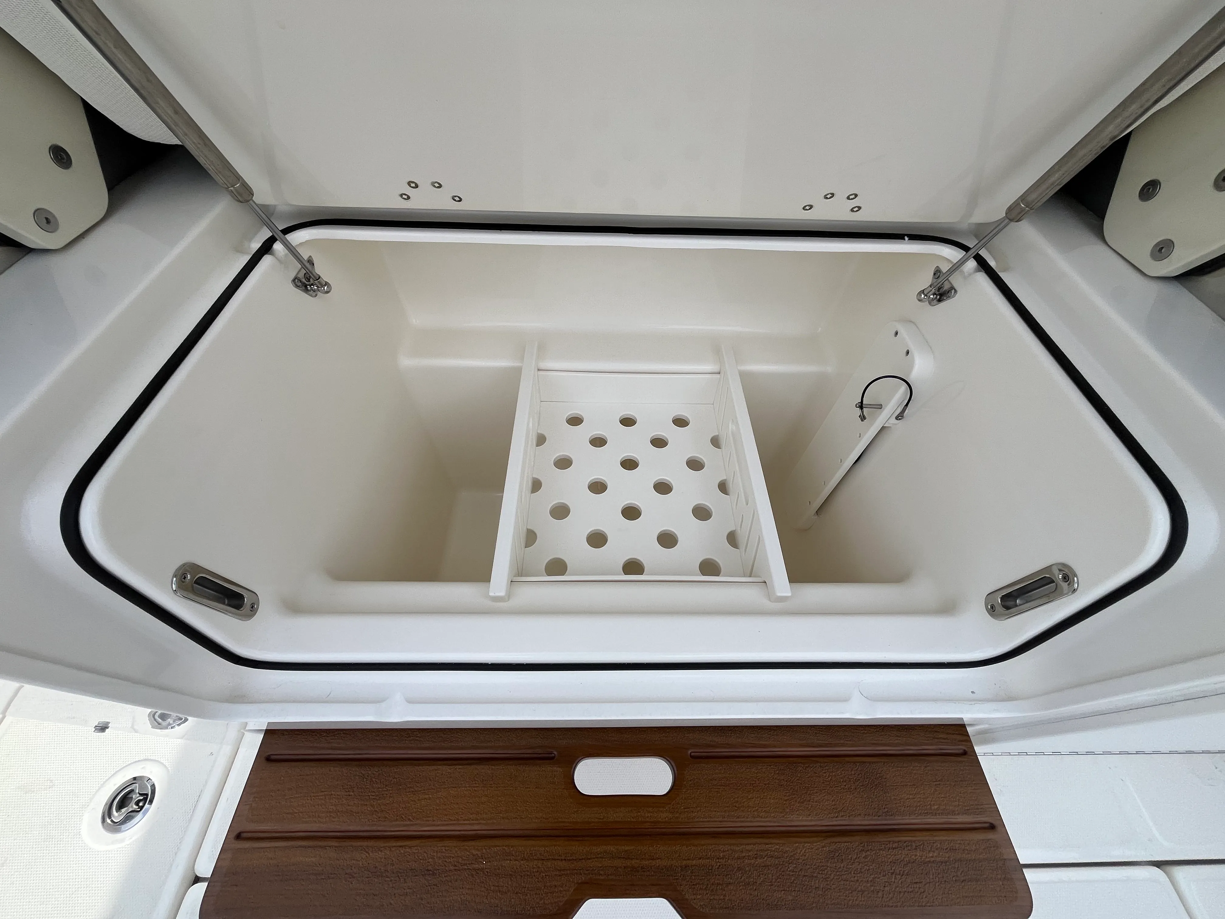 2026 Boston Whaler 350 Realm Image Thumbnail #25