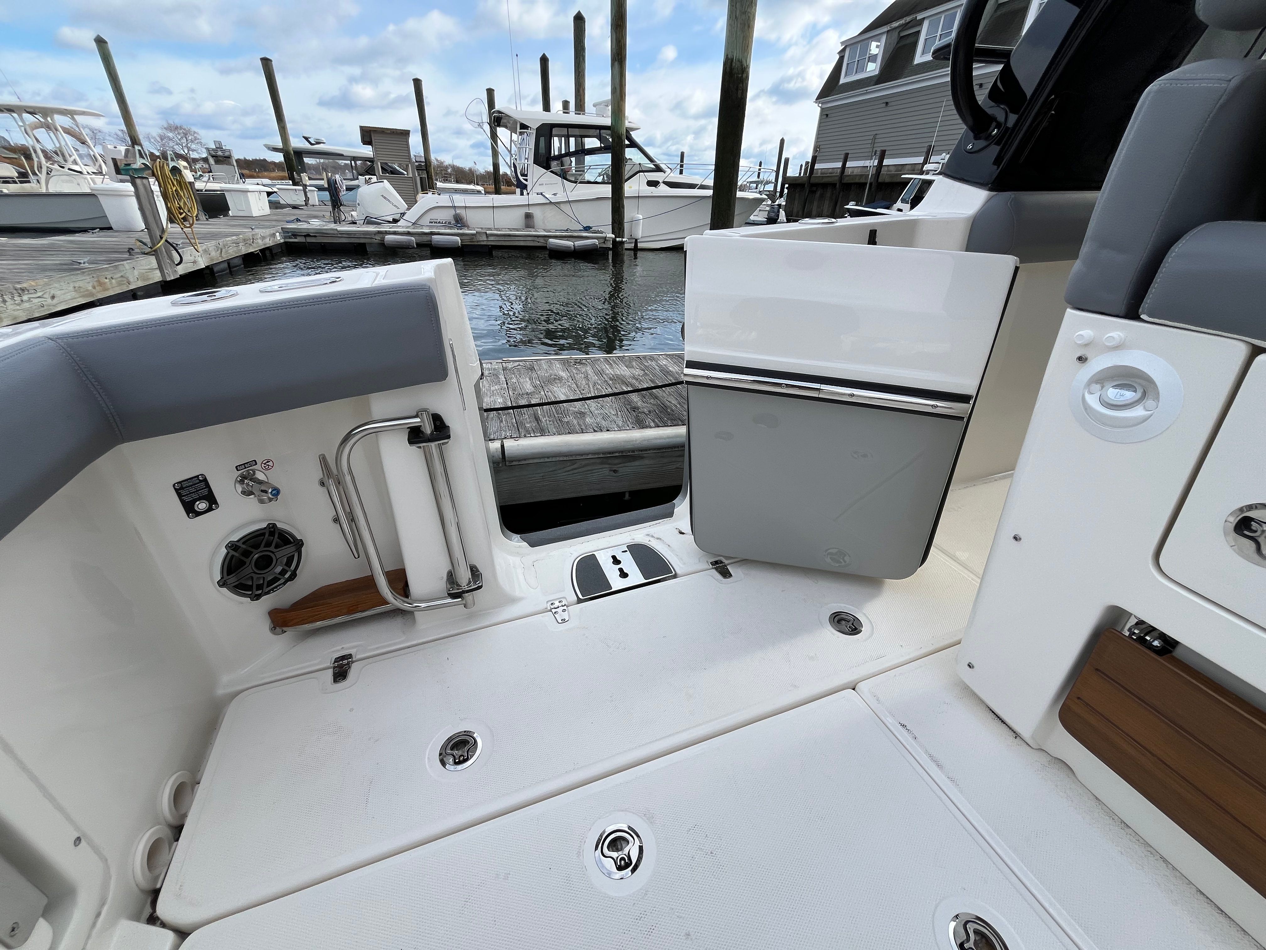 2026 Boston Whaler 350 Realm Image Thumbnail #22