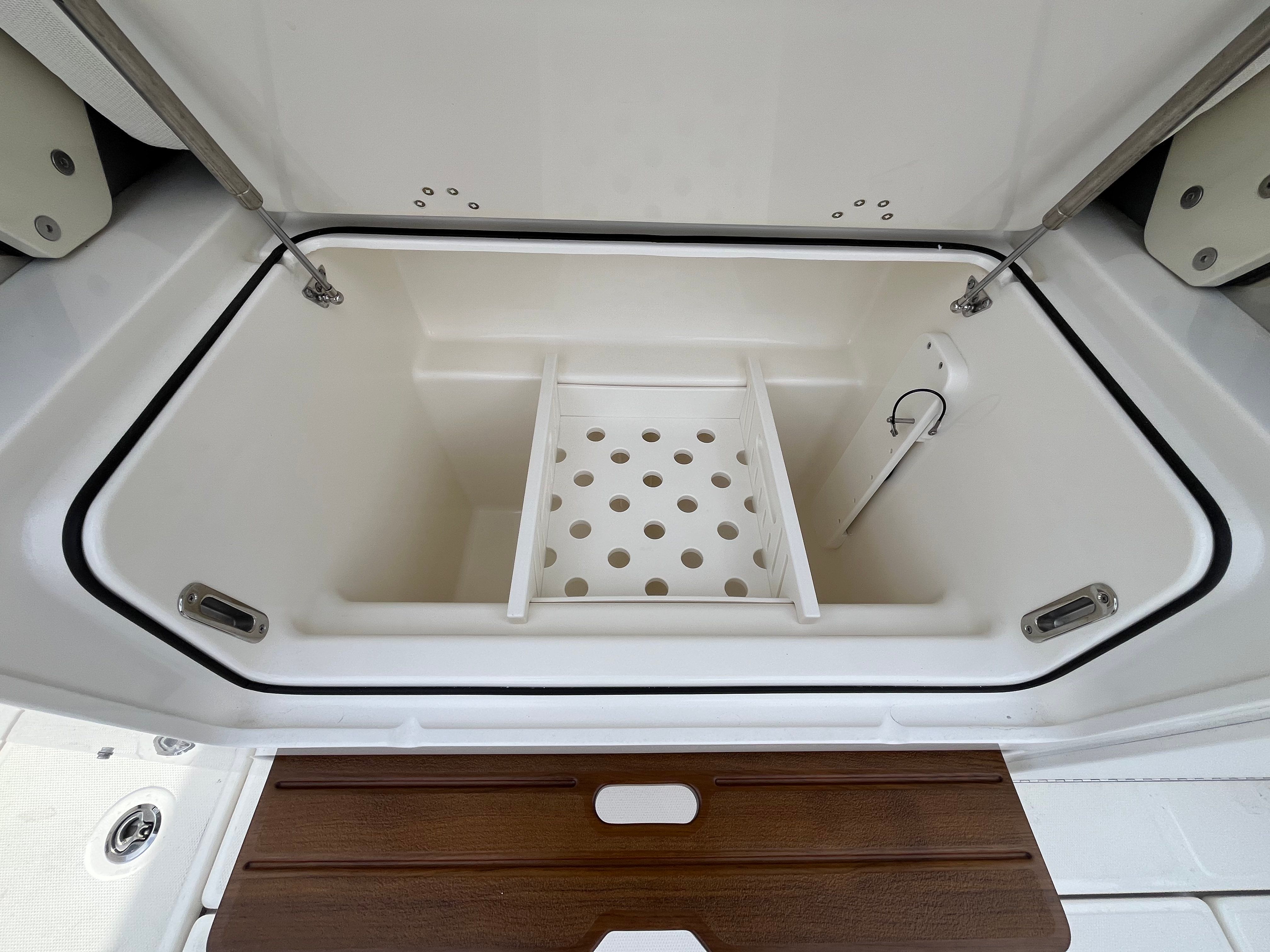 2026 Boston Whaler 350 Realm Image Thumbnail #25