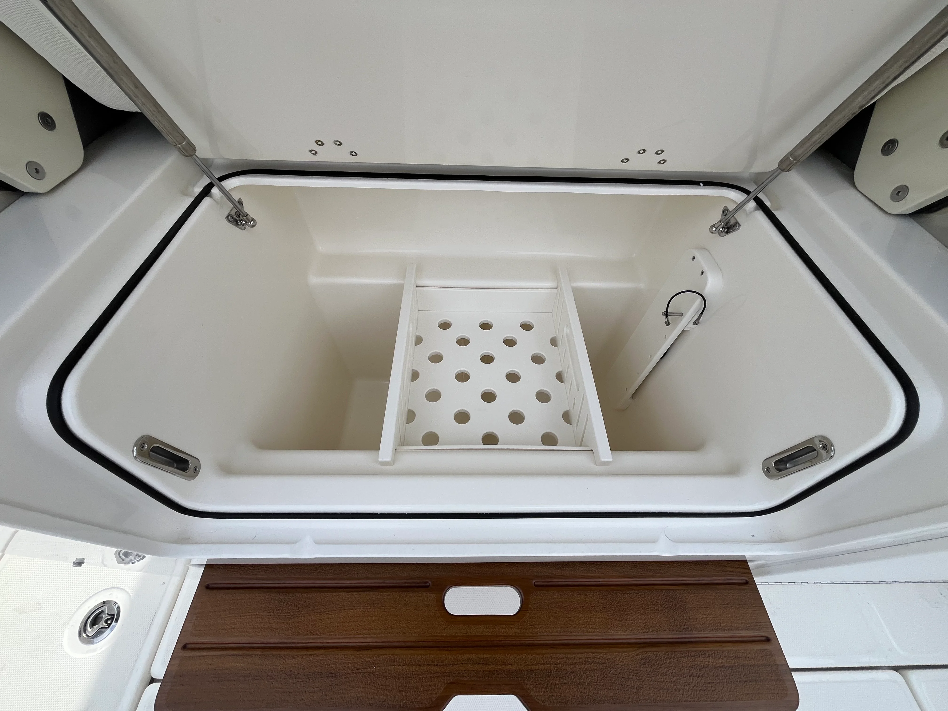 2026 Boston Whaler 350 Realm Image Thumbnail #25