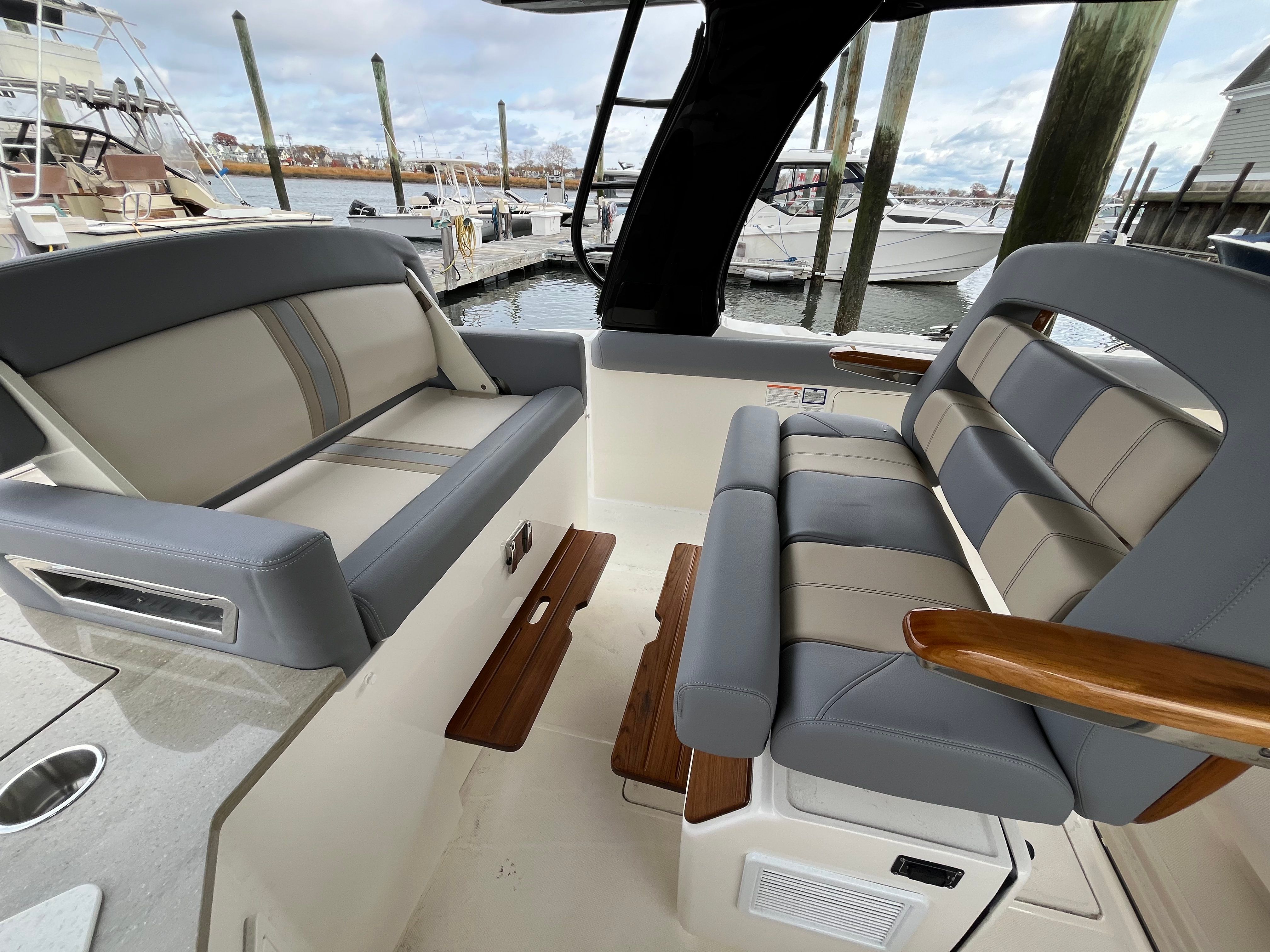 2026 Boston Whaler 350 Realm Image Thumbnail #28